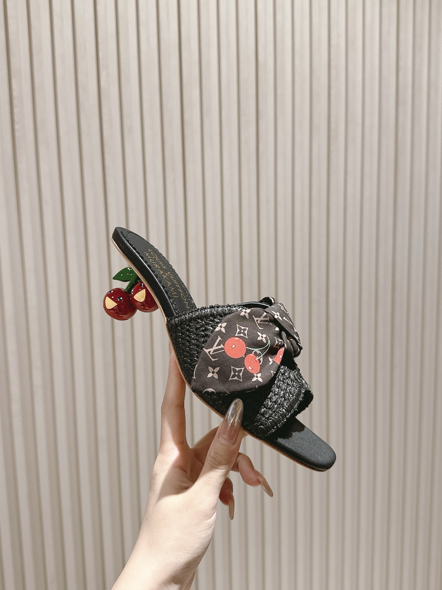 樱桃🍒跟  | ²⁰²5𝐬𝐬 🤍🤎
驴家早春新品🆕 new arrival～LV春夏玛丽珍鞋，也太出彩了