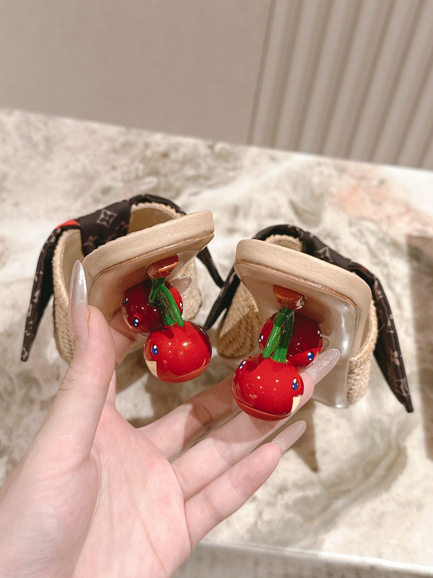 樱桃🍒跟  | ²⁰²5𝐬𝐬 🤍🤎
驴家早春新品🆕 new arrival～LV春夏玛丽珍鞋，也太出彩了