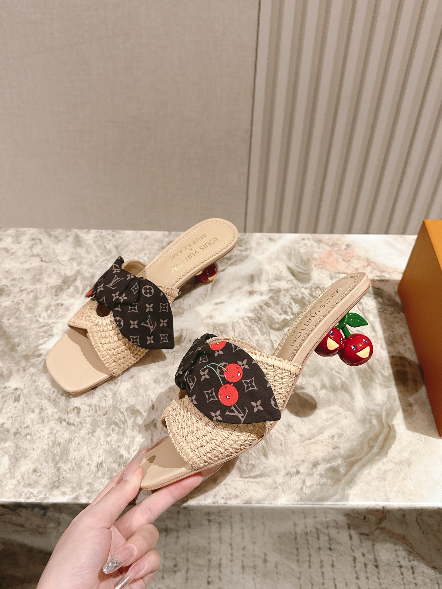 樱桃🍒跟  | ²⁰²5𝐬𝐬 🤍🤎
驴家早春新品🆕 new arrival～LV春夏玛丽珍鞋，也太出彩了