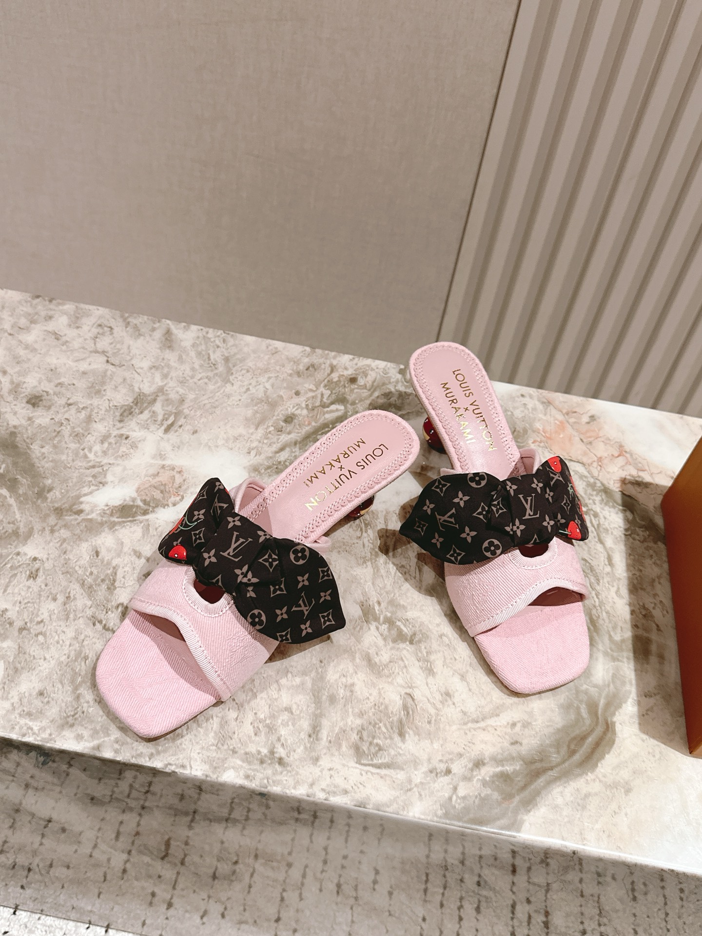 樱桃🍒跟  | ²⁰²5𝐬𝐬 🤍🤎
驴家早春新品🆕 new arrival～LV春夏玛丽珍鞋，也太出彩了