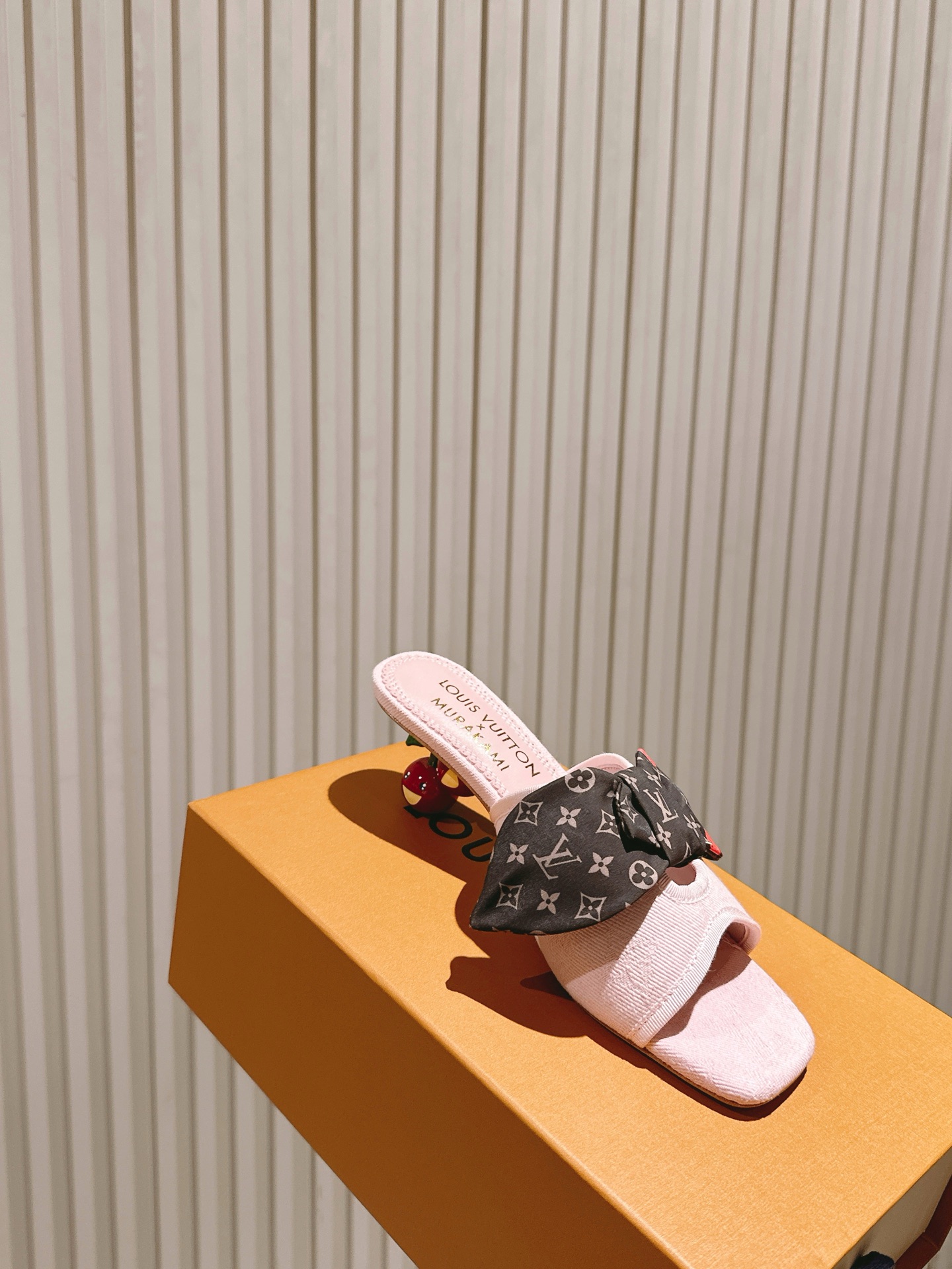 樱桃🍒跟  | ²⁰²5𝐬𝐬 🤍🤎
驴家早春新品🆕 new arrival～LV春夏玛丽珍鞋，也太出彩了