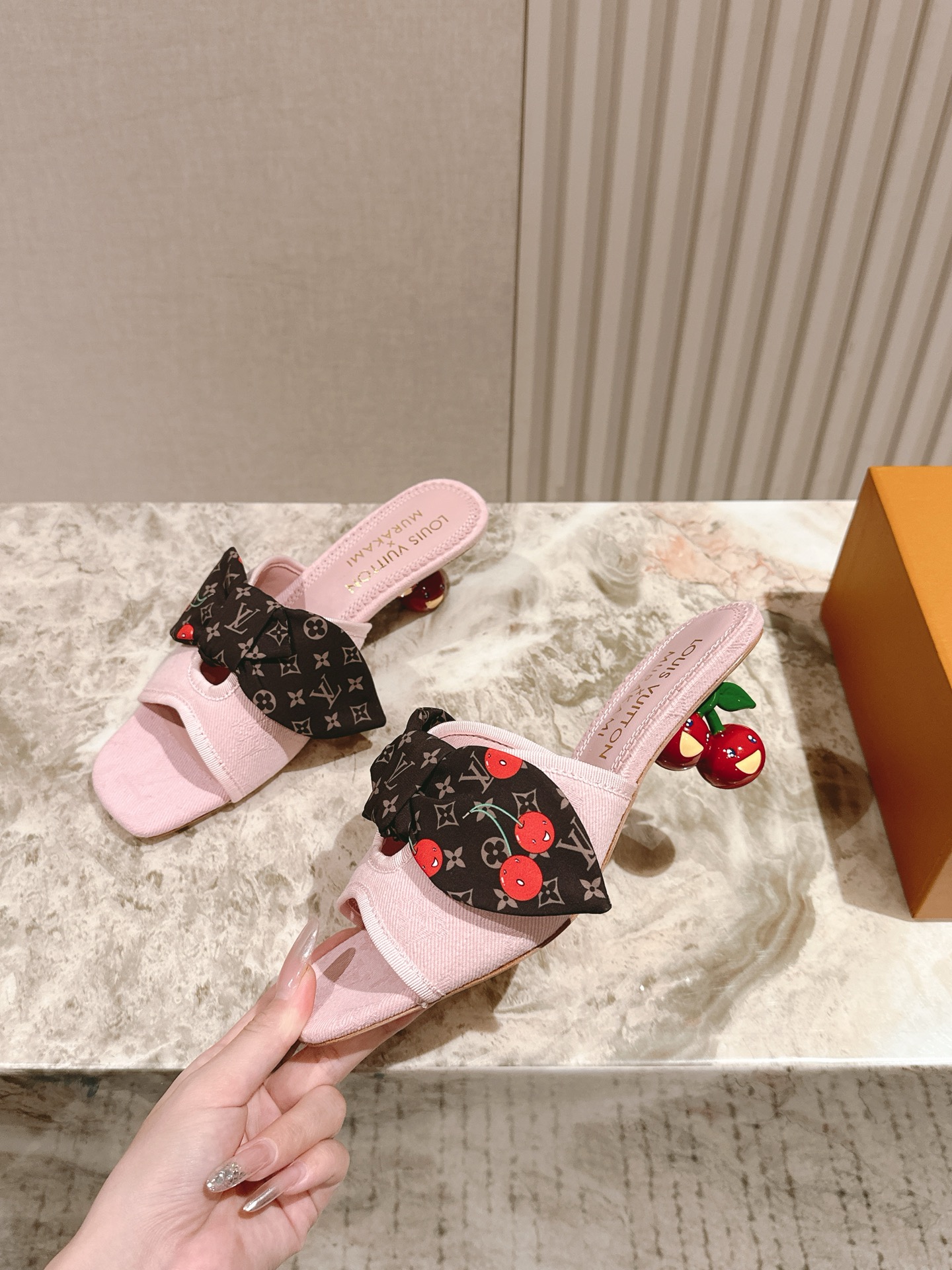 樱桃🍒跟  | ²⁰²5𝐬𝐬 🤍🤎
驴家早春新品🆕 new arrival～LV春夏玛丽珍鞋，也太出彩了