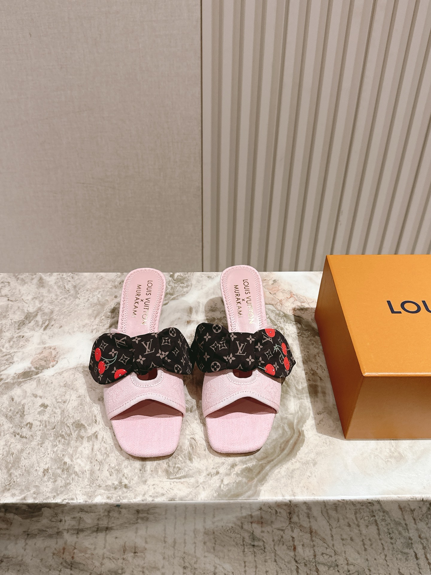 樱桃🍒跟  | ²⁰²5𝐬𝐬 🤍🤎
驴家早春新品🆕 new arrival～LV春夏玛丽珍鞋，也太出彩了