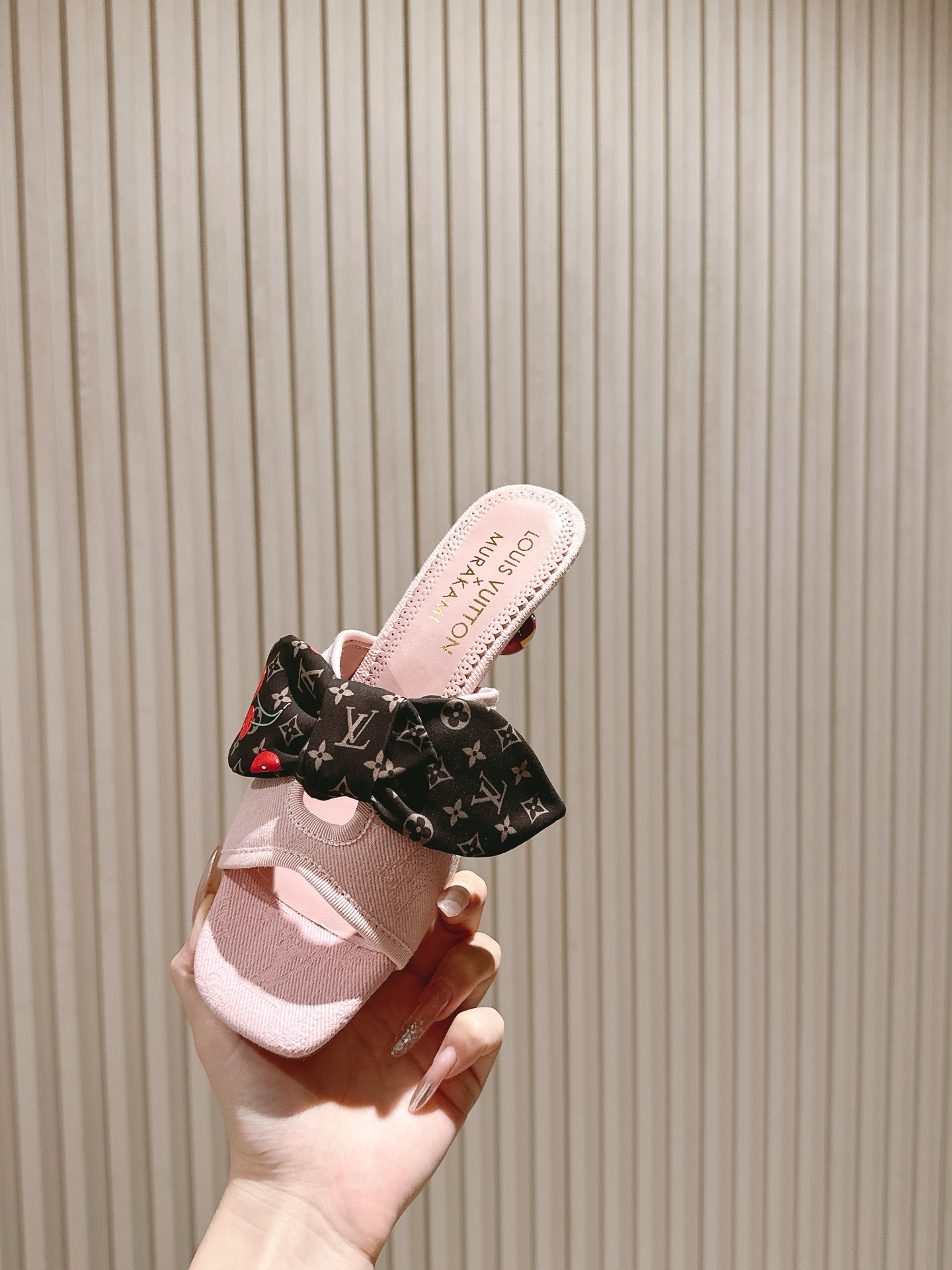 樱桃🍒跟  | ²⁰²5𝐬𝐬 🤍🤎
驴家早春新品🆕 new arrival～LV春夏玛丽珍鞋，也太出彩了