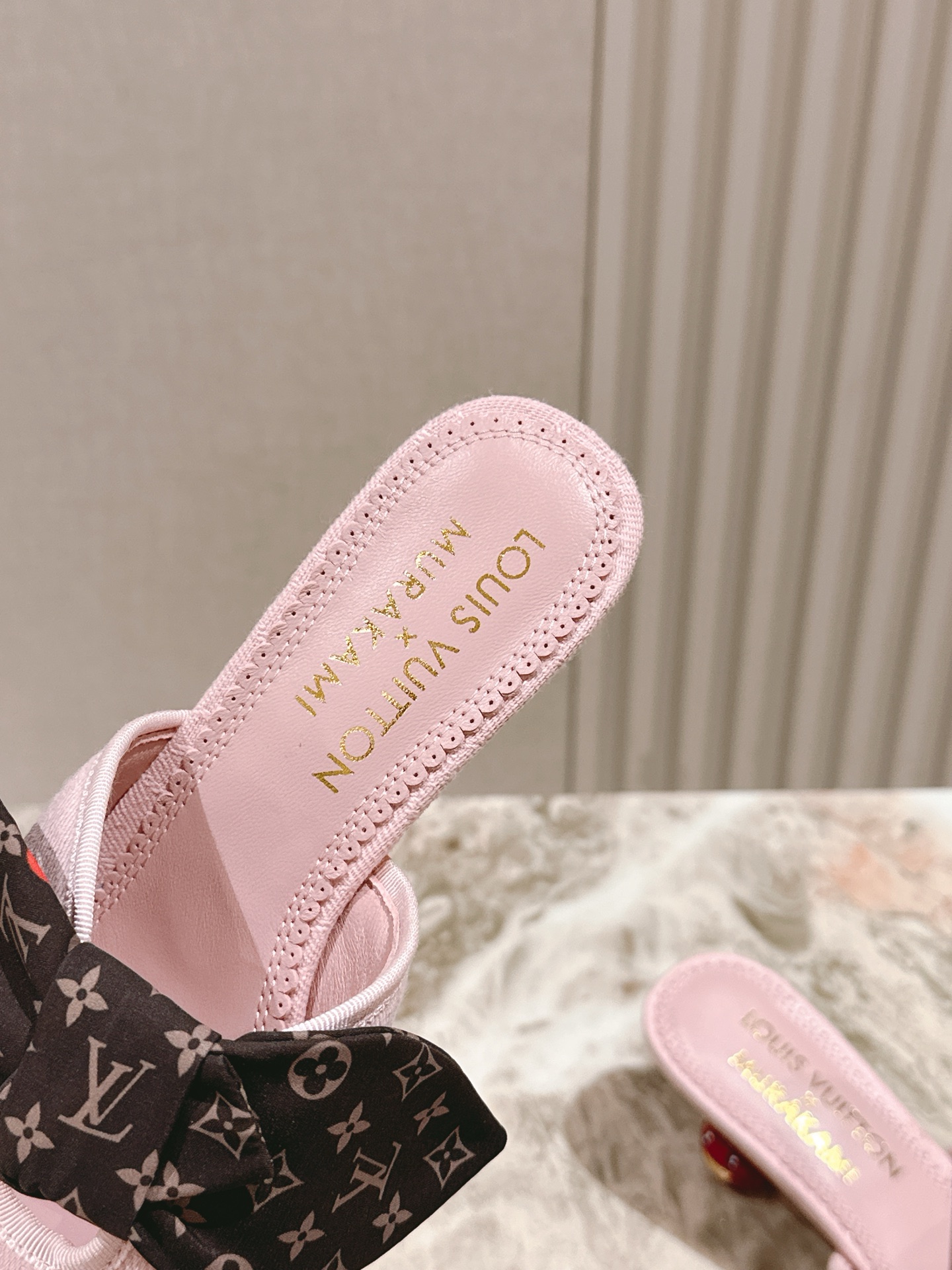 樱桃🍒跟  | ²⁰²5𝐬𝐬 🤍🤎
驴家早春新品🆕 new arrival～LV春夏玛丽珍鞋，也太出彩了