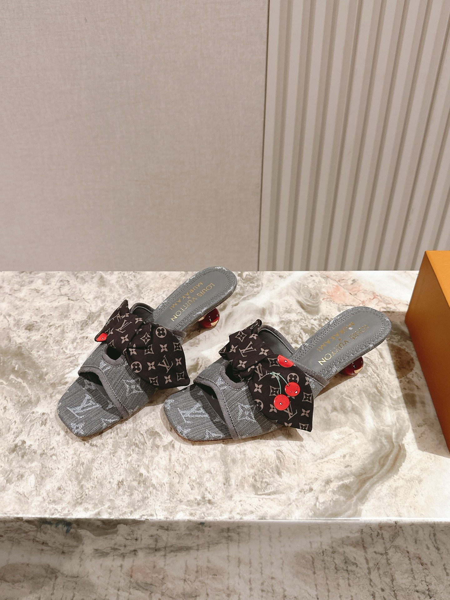 樱桃🍒跟  | ²⁰²5𝐬𝐬 🤍🤎
驴家早春新品🆕 new arrival～LV春夏玛丽珍鞋，也太出彩了