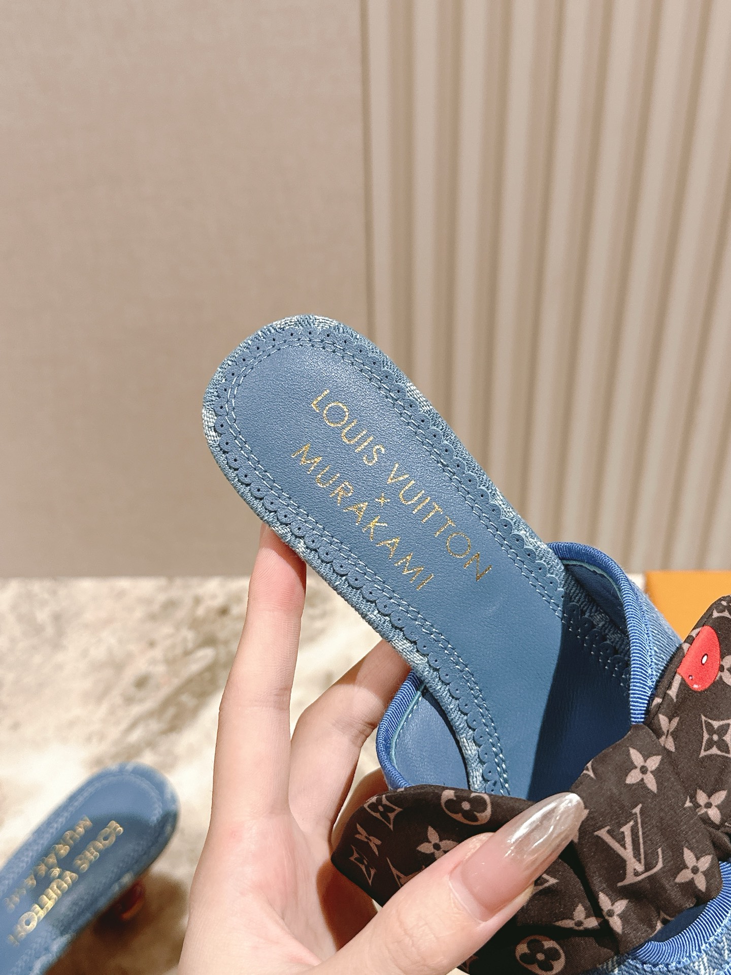 樱桃🍒跟  | ²⁰²5𝐬𝐬 🤍🤎
驴家早春新品🆕 new arrival～LV春夏玛丽珍鞋，也太出彩了