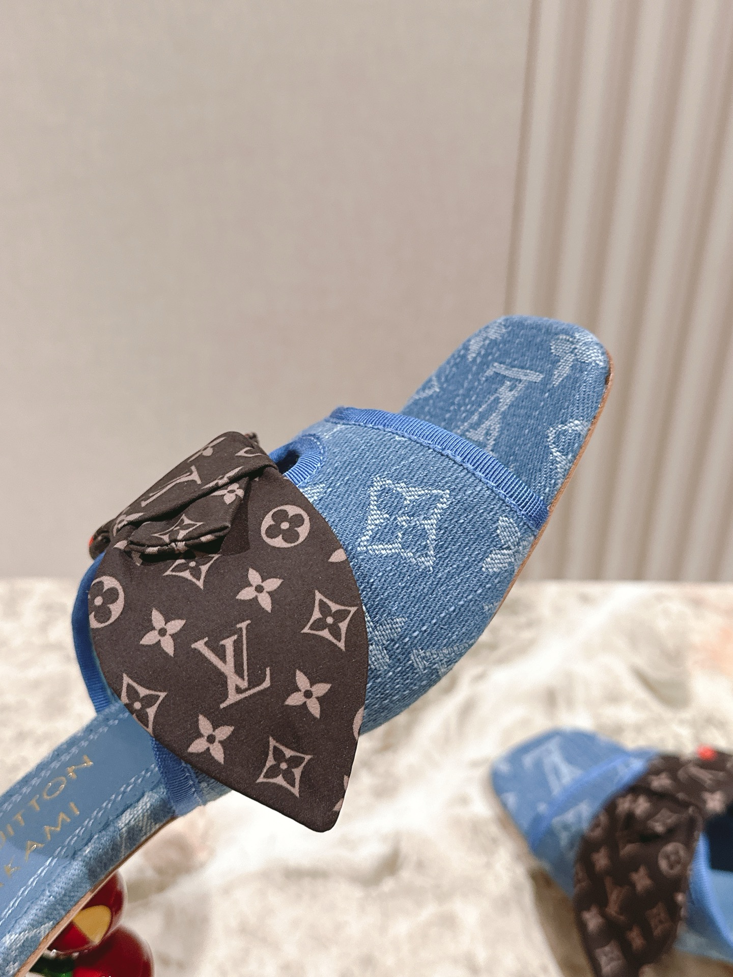 樱桃🍒跟  | ²⁰²5𝐬𝐬 🤍🤎
驴家早春新品🆕 new arrival～LV春夏玛丽珍鞋，也太出彩了