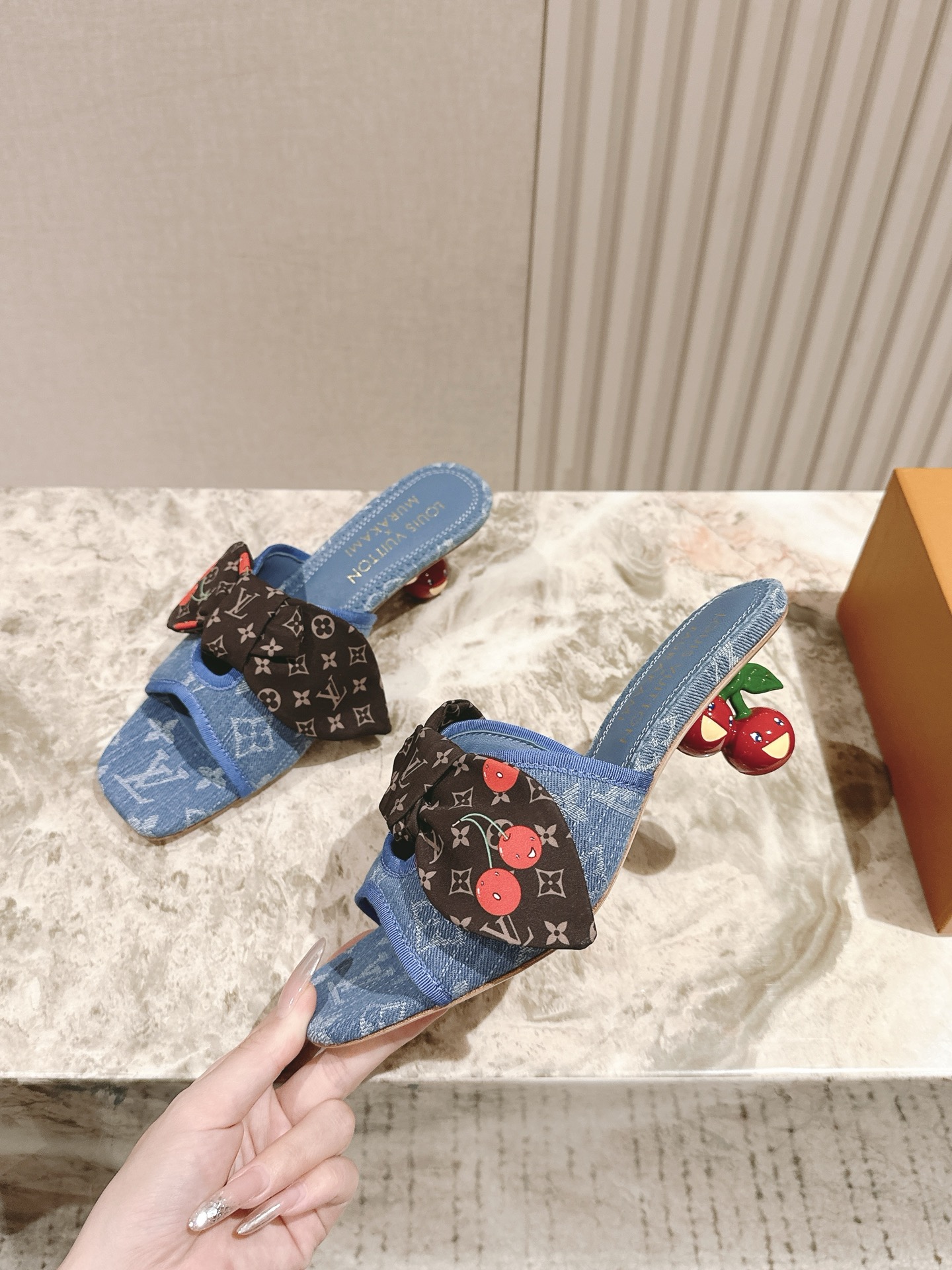 樱桃🍒跟  | ²⁰²5𝐬𝐬 🤍🤎
驴家早春新品🆕 new arrival～LV春夏玛丽珍鞋，也太出彩了
