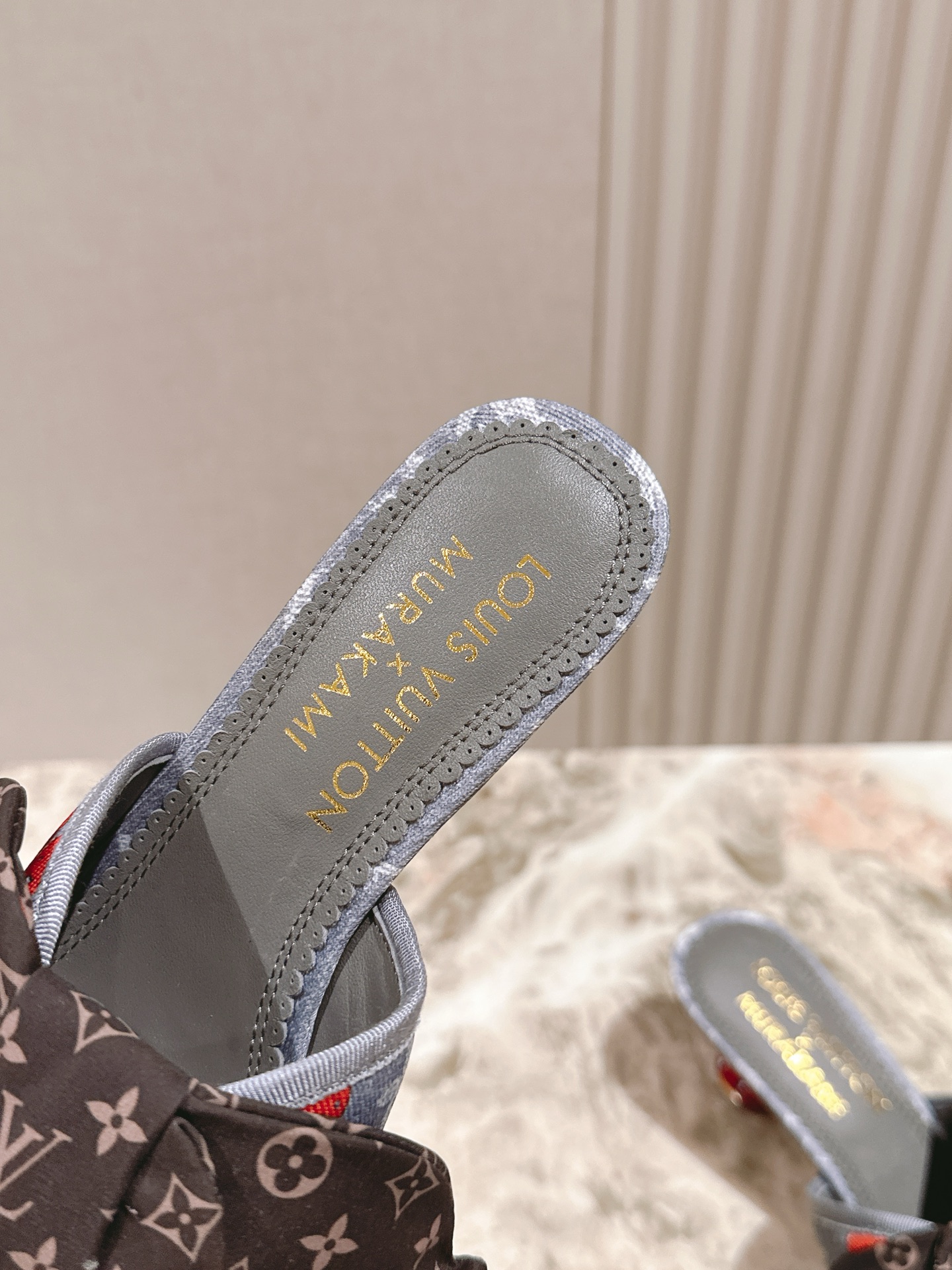樱桃🍒跟  | ²⁰²5𝐬𝐬 🤍🤎
驴家早春新品🆕 new arrival～LV春夏玛丽珍鞋，也太出彩了