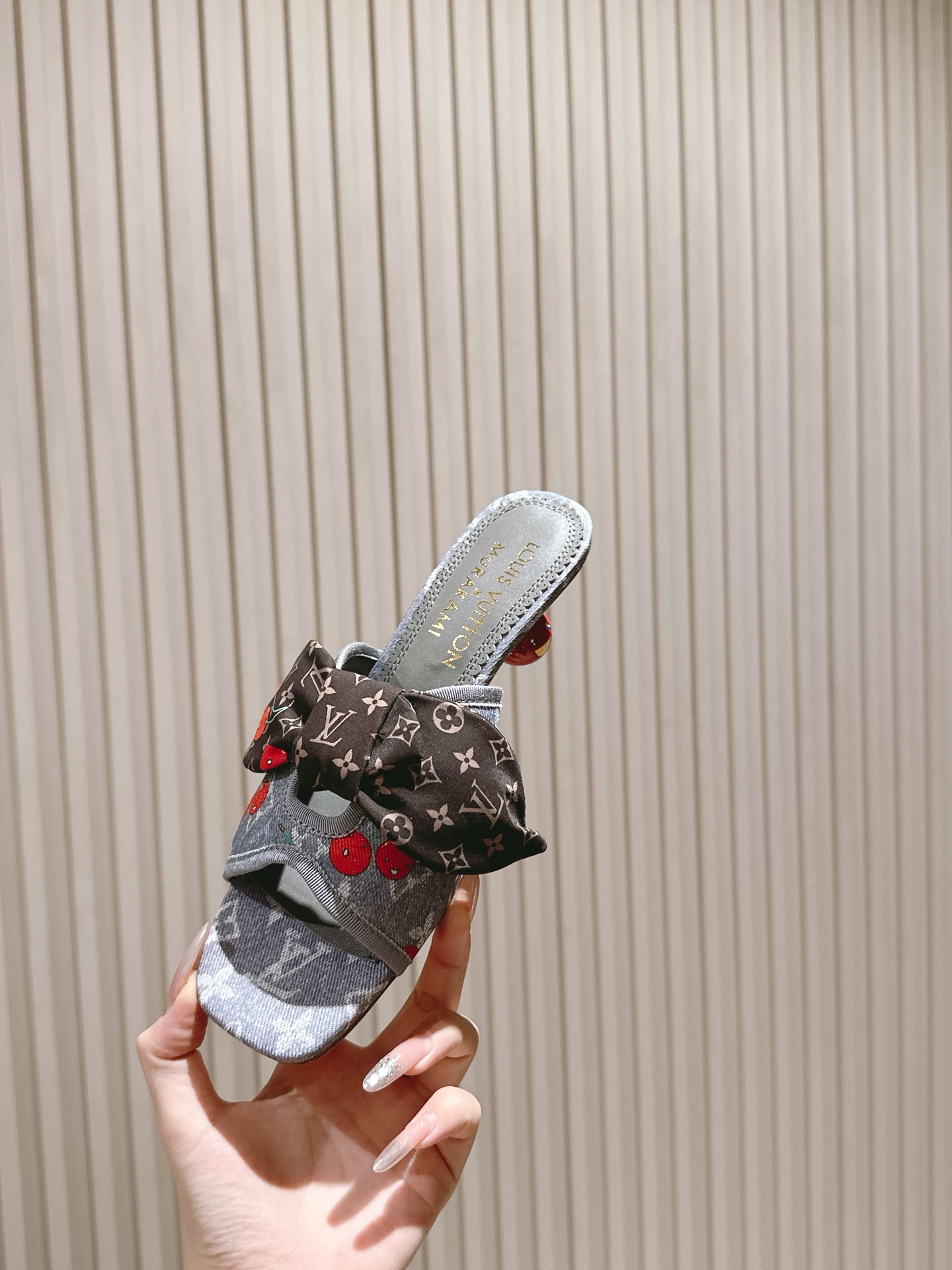 樱桃🍒跟  | ²⁰²5𝐬𝐬 🤍🤎
驴家早春新品🆕 new arrival～LV春夏玛丽珍鞋，也太出彩了