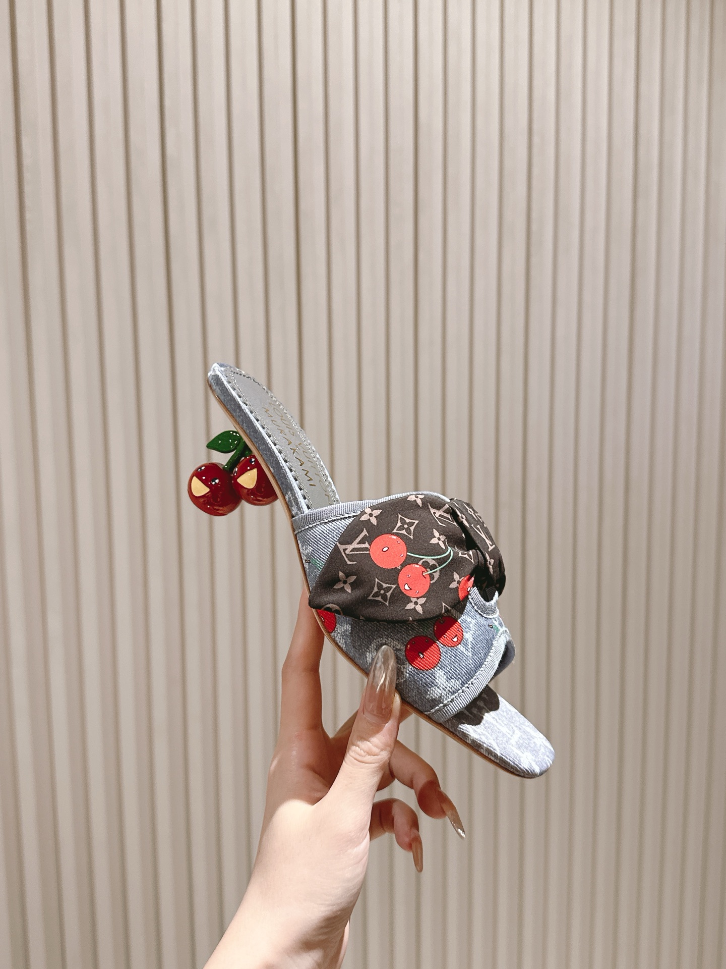 樱桃🍒跟  | ²⁰²5𝐬𝐬 🤍🤎
驴家早春新品🆕 new arrival～LV春夏玛丽珍鞋，也太出彩了
