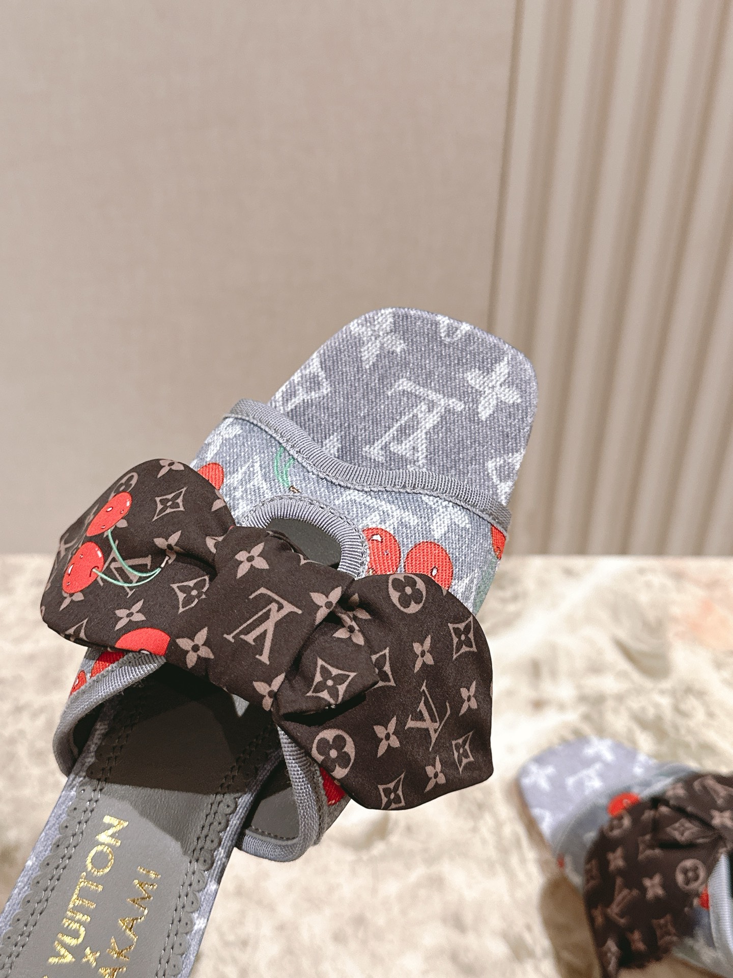 樱桃🍒跟  | ²⁰²5𝐬𝐬 🤍🤎
驴家早春新品🆕 new arrival～LV春夏玛丽珍鞋，也太出彩了