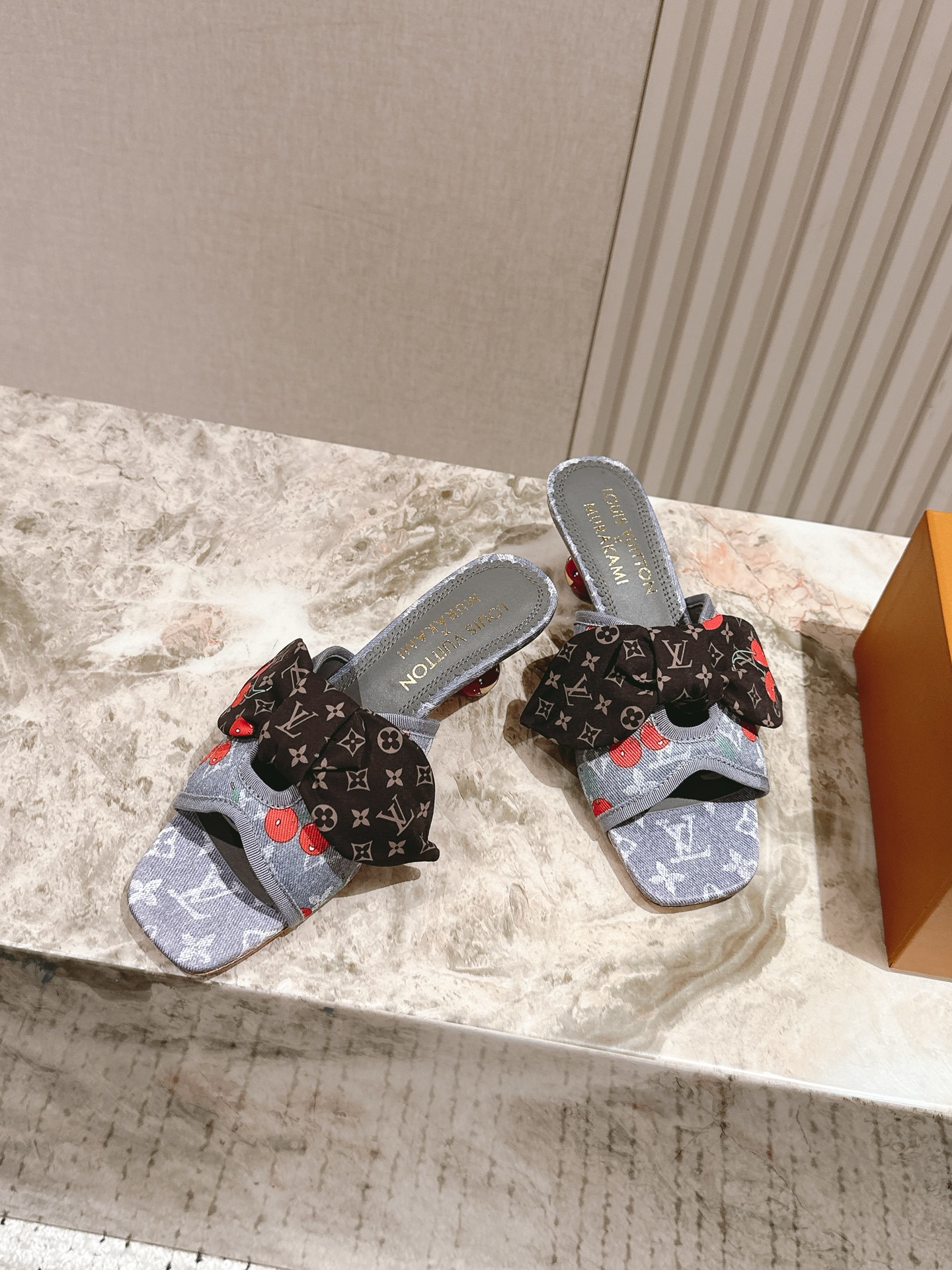 樱桃🍒跟  | ²⁰²5𝐬𝐬 🤍🤎
驴家早春新品🆕 new arrival～LV春夏玛丽珍鞋，也太出彩了
