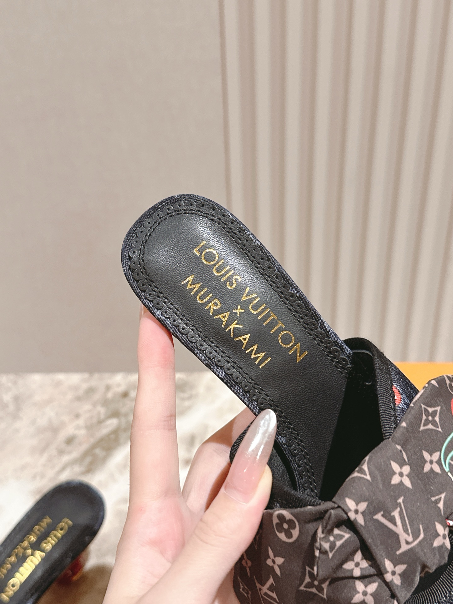 樱桃🍒跟  | ²⁰²5𝐬𝐬 🤍🤎
驴家早春新品🆕 new arrival～LV春夏玛丽珍鞋，也太出彩了
