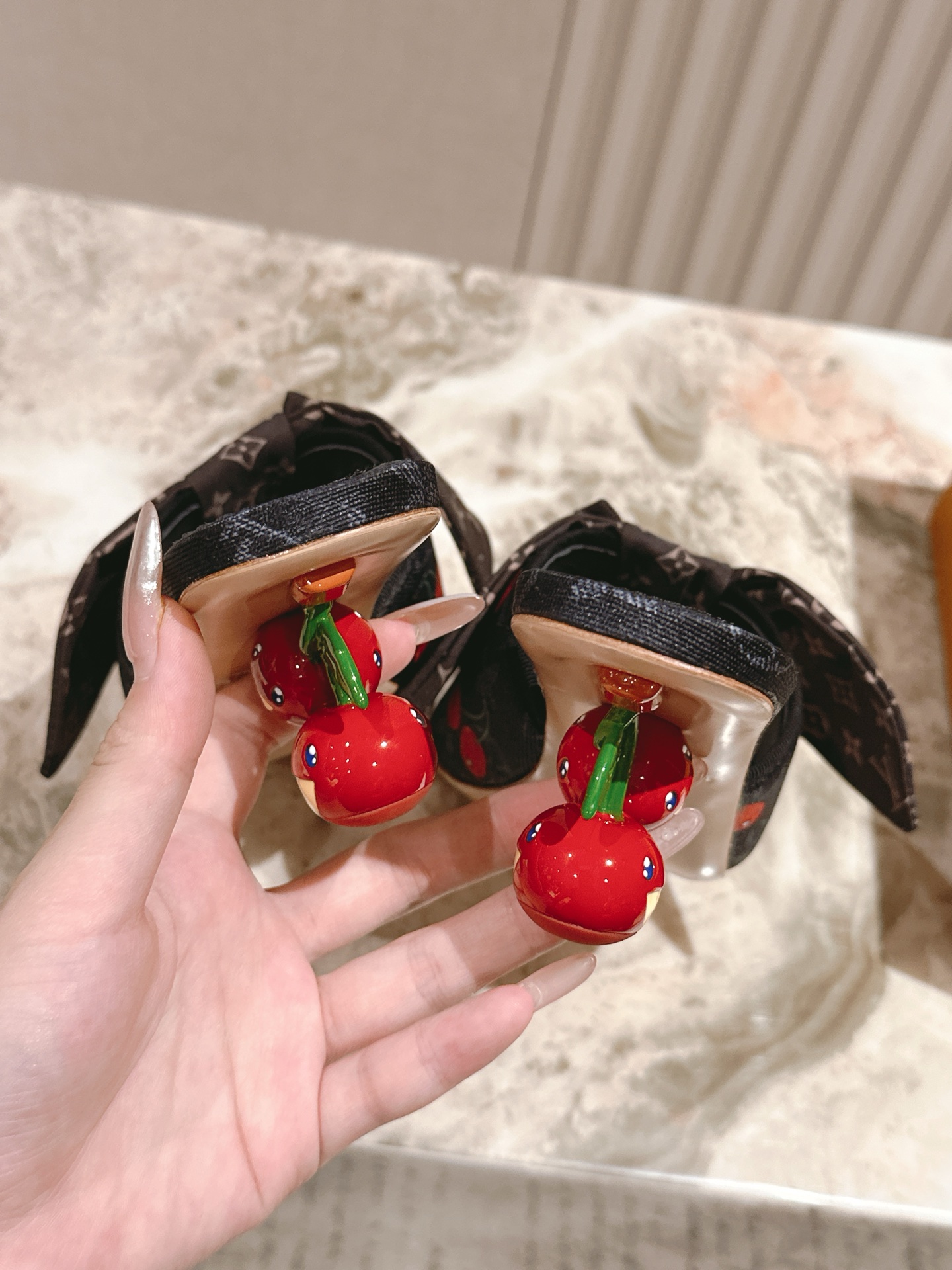 樱桃🍒跟  | ²⁰²5𝐬𝐬 🤍🤎
驴家早春新品🆕 new arrival～LV春夏玛丽珍鞋，也太出彩了