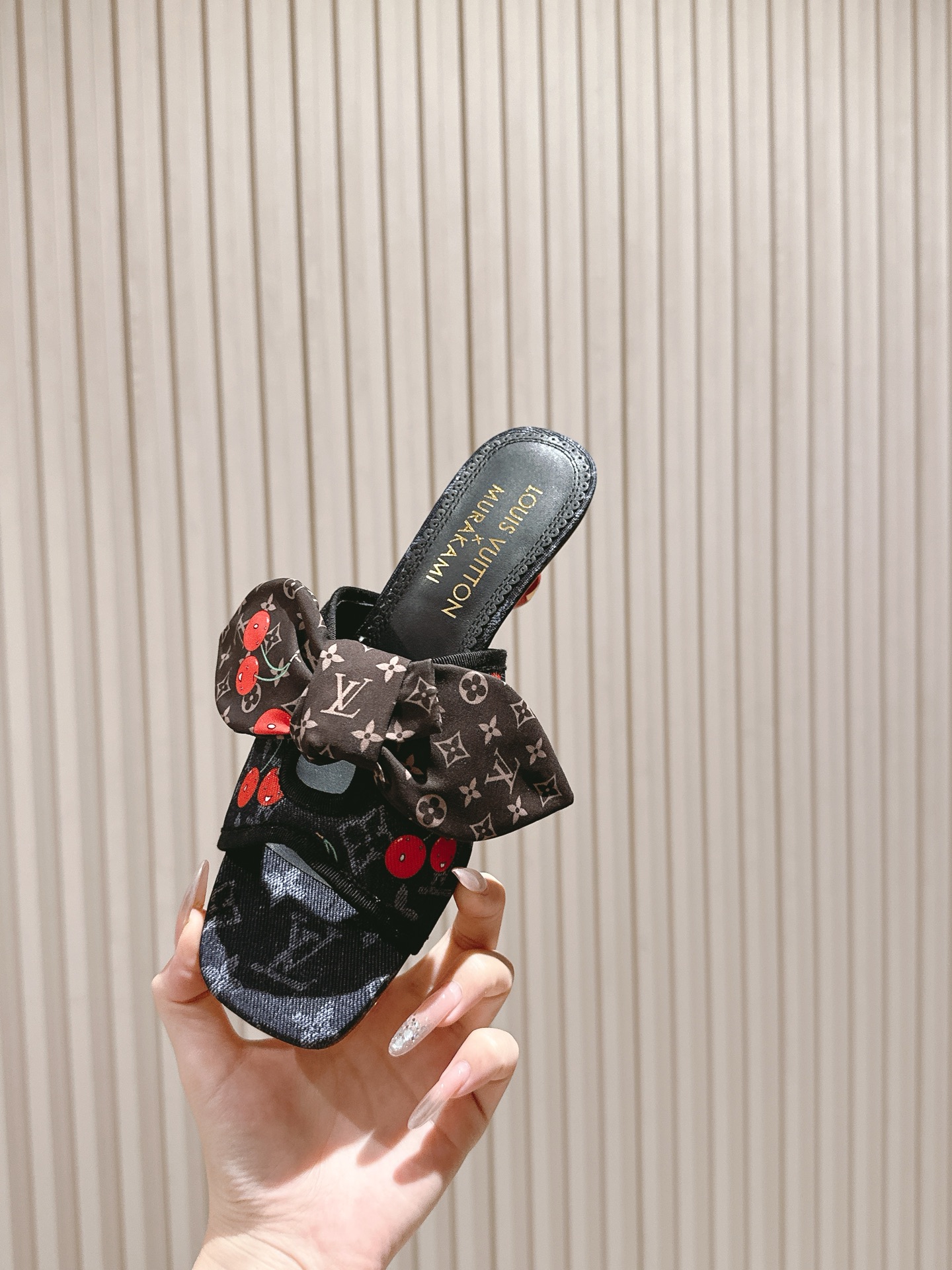 樱桃🍒跟  | ²⁰²5𝐬𝐬 🤍🤎
驴家早春新品🆕 new arrival～LV春夏玛丽珍鞋，也太出彩了