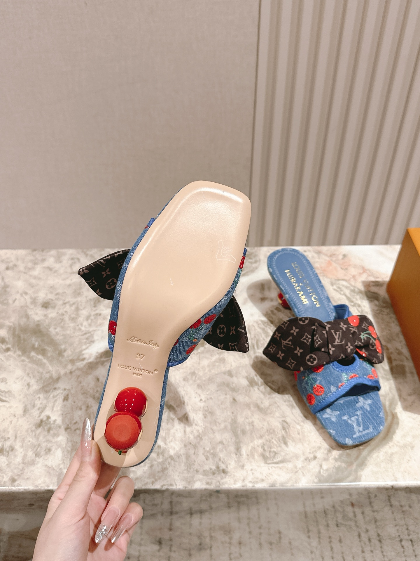 樱桃🍒跟  | ²⁰²5𝐬𝐬 🤍🤎
驴家早春新品🆕 new arrival～LV春夏玛丽珍鞋，也太出彩了