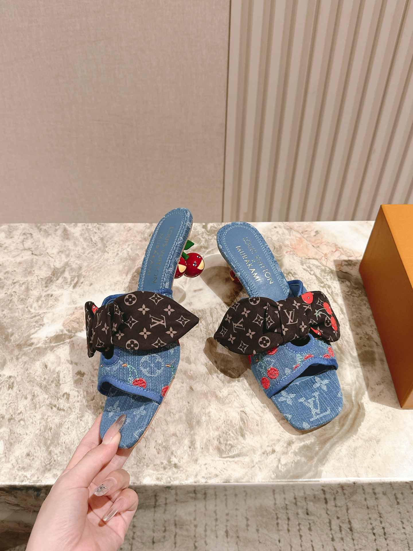 樱桃🍒跟  | ²⁰²5𝐬𝐬 🤍🤎
驴家早春新品🆕 new arrival～LV春夏玛丽珍鞋，也太出彩了