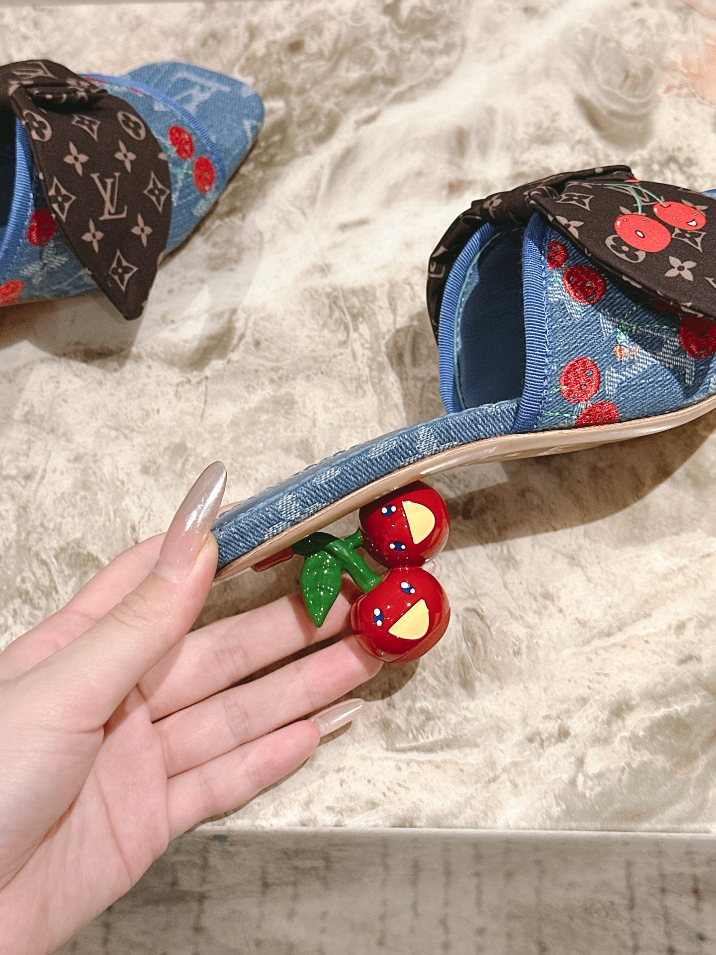 樱桃🍒跟  | ²⁰²5𝐬𝐬 🤍🤎
驴家早春新品🆕 new arrival～LV春夏玛丽珍鞋，也太出彩了