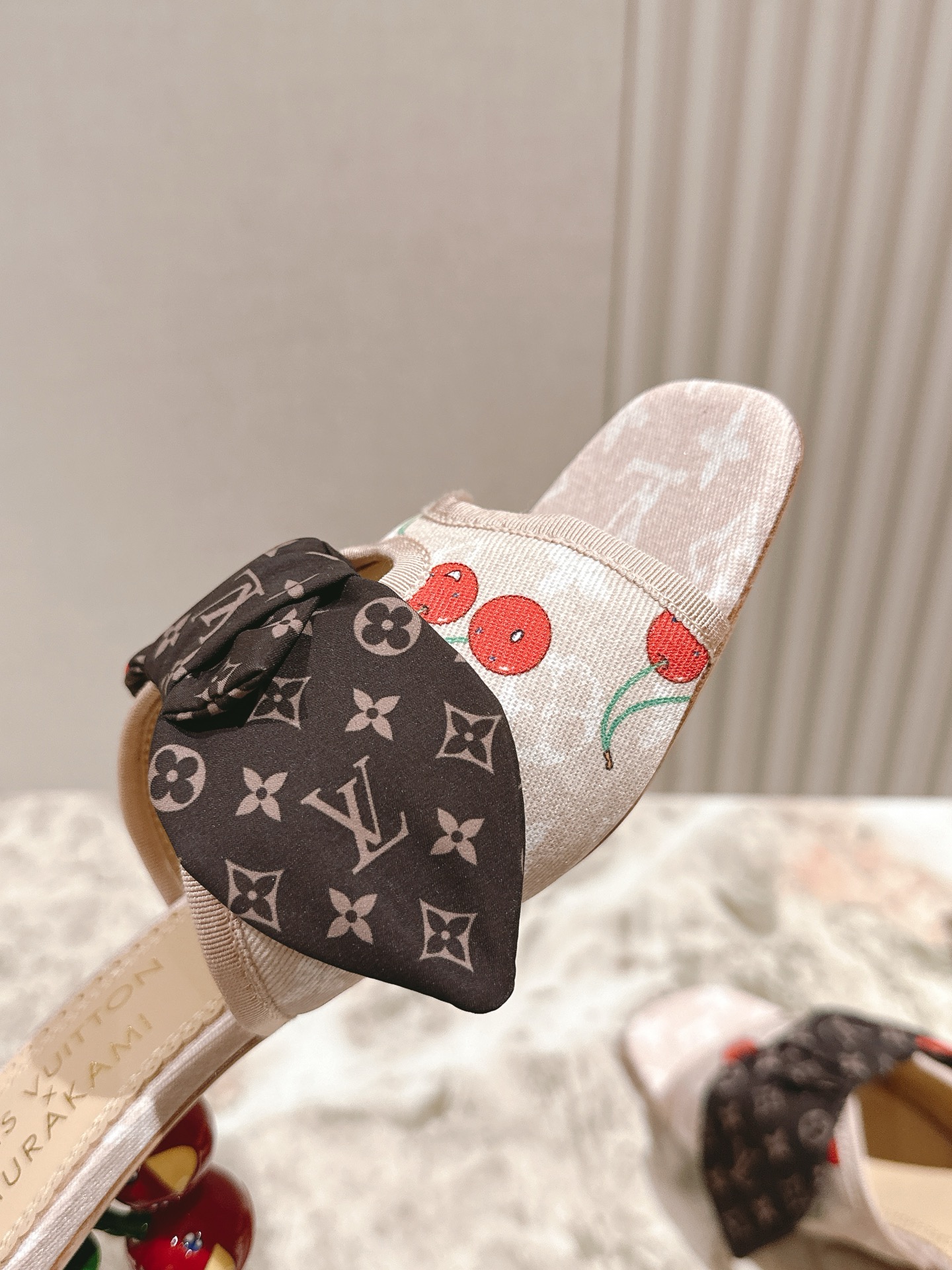 樱桃🍒跟  | ²⁰²5𝐬𝐬 🤍🤎
驴家早春新品🆕 new arrival～LV春夏玛丽珍鞋，也太出彩了
