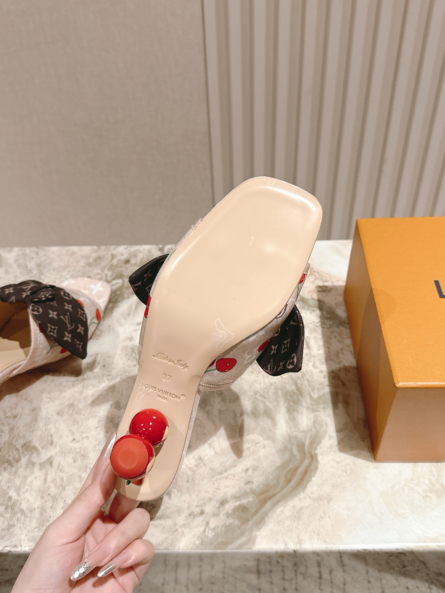 樱桃🍒跟  | ²⁰²5𝐬𝐬 🤍🤎
驴家早春新品🆕 new arrival～LV春夏玛丽珍鞋，也太出彩了