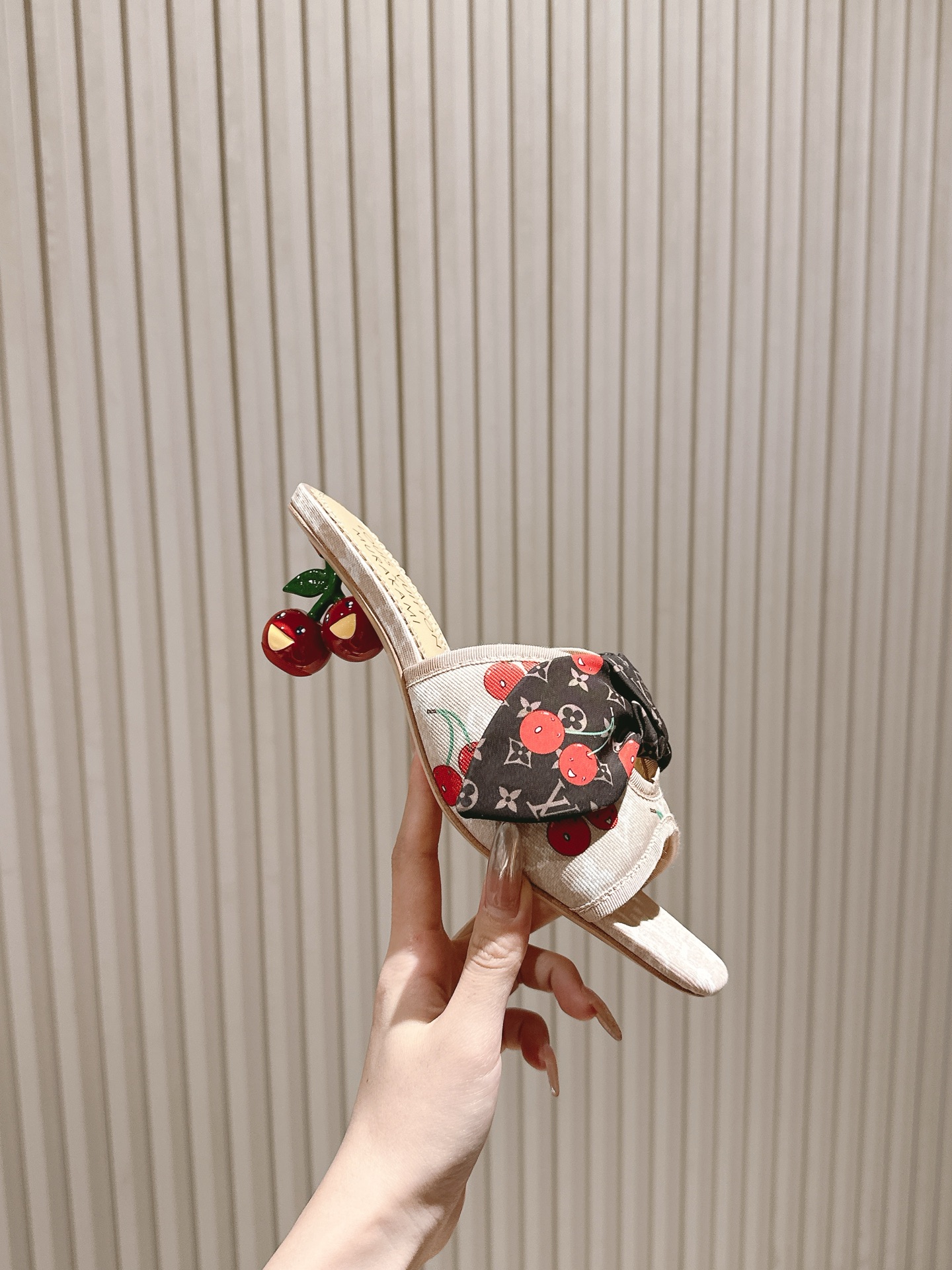 樱桃🍒跟  | ²⁰²5𝐬𝐬 🤍🤎
驴家早春新品🆕 new arrival～LV春夏玛丽珍鞋，也太出彩了