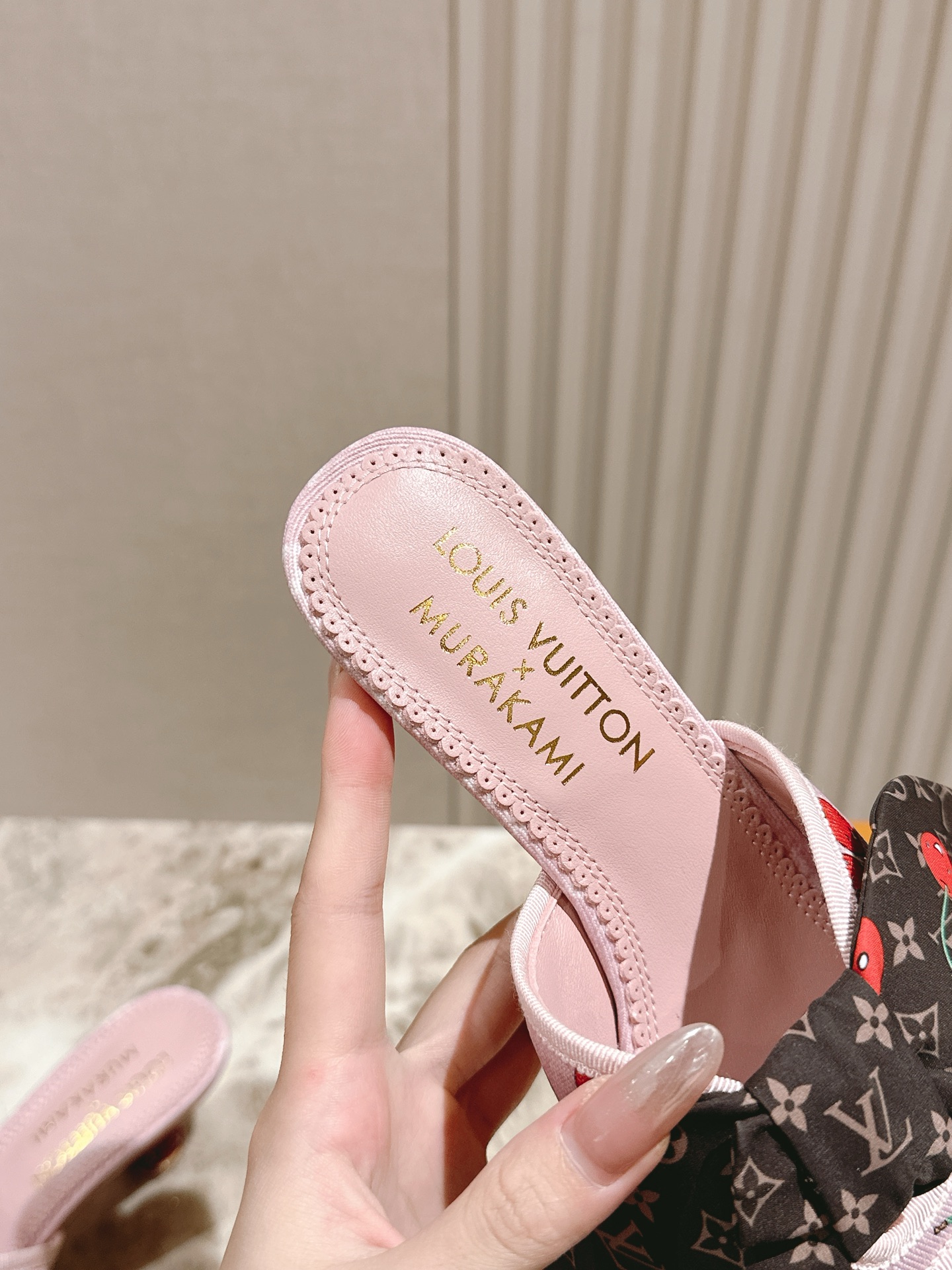 樱桃🍒跟  | ²⁰²5𝐬𝐬 🤍🤎
驴家早春新品🆕 new arrival～LV春夏玛丽珍鞋，也太出彩了