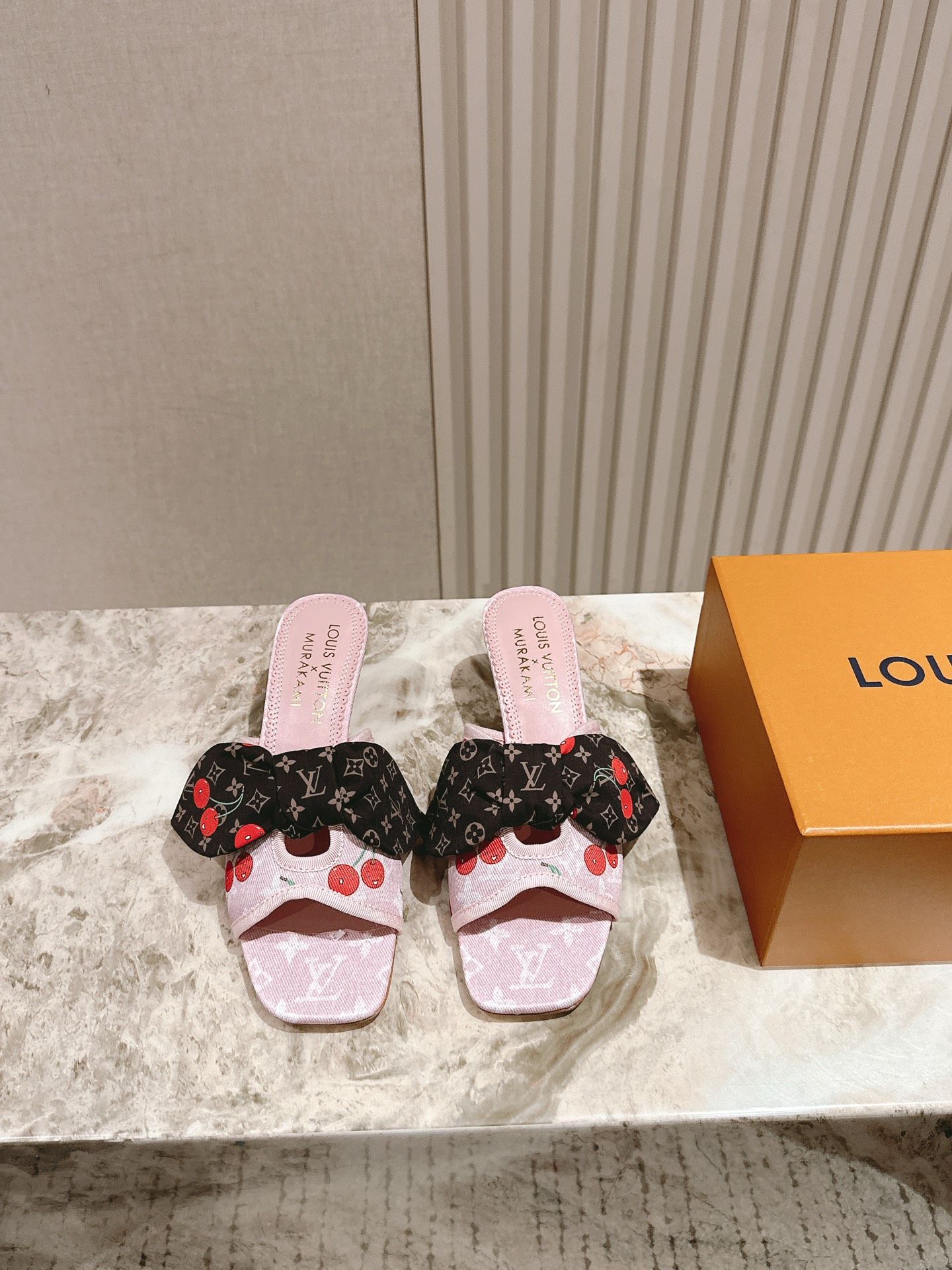 樱桃🍒跟  | ²⁰²5𝐬𝐬 🤍🤎
驴家早春新品🆕 new arrival～LV春夏玛丽珍鞋，也太出彩了