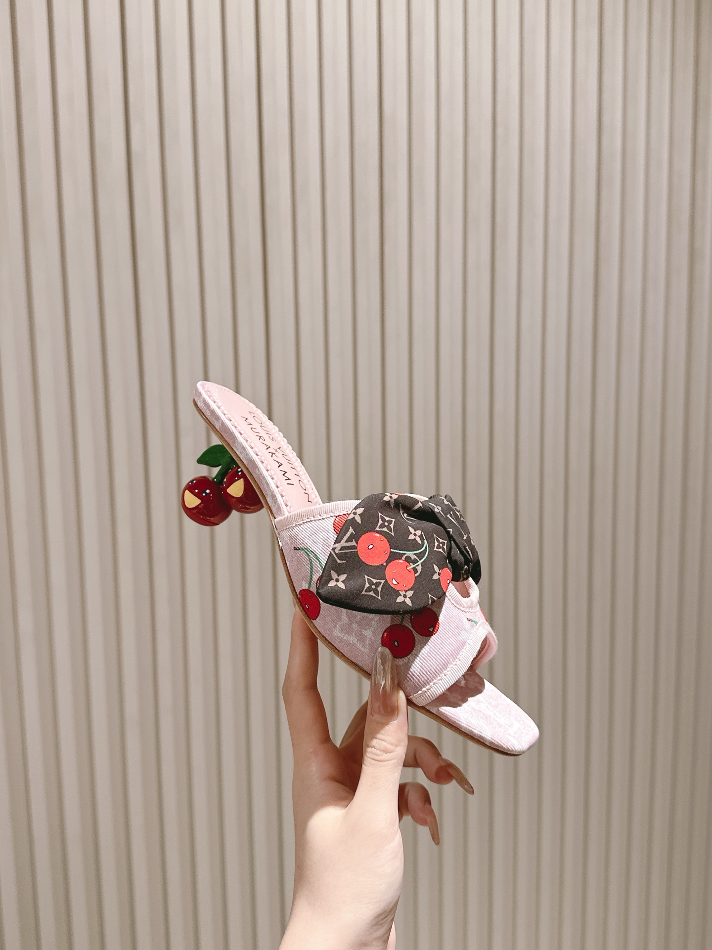 樱桃🍒跟  | ²⁰²5𝐬𝐬 🤍🤎
驴家早春新品🆕 new arrival～LV春夏玛丽珍鞋，也太出彩了