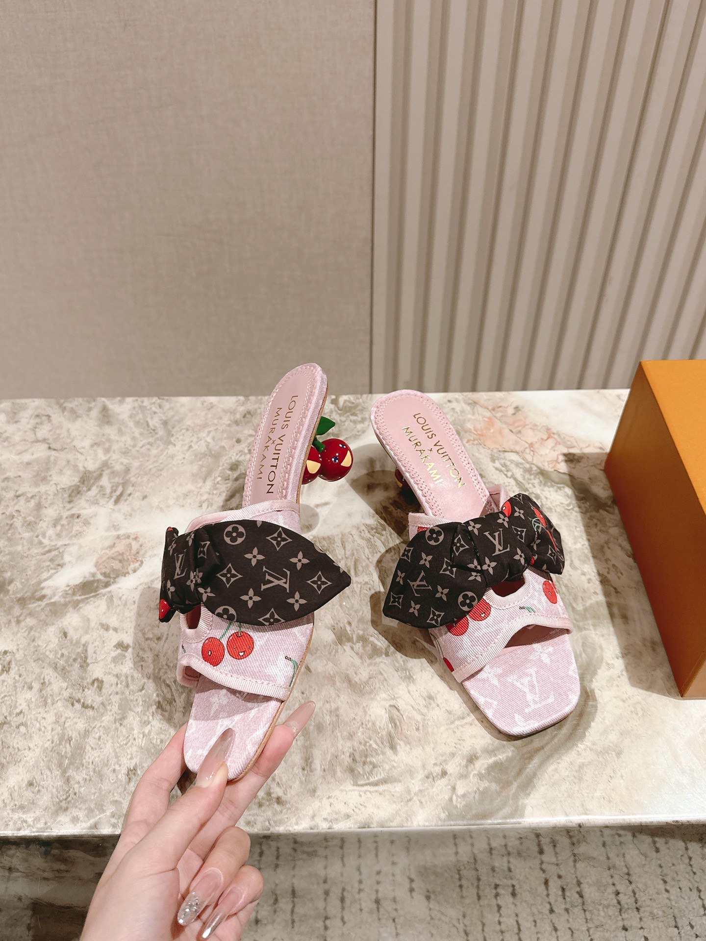 樱桃🍒跟  | ²⁰²5𝐬𝐬 🤍🤎
驴家早春新品🆕 new arrival～LV春夏玛丽珍鞋，也太出彩了