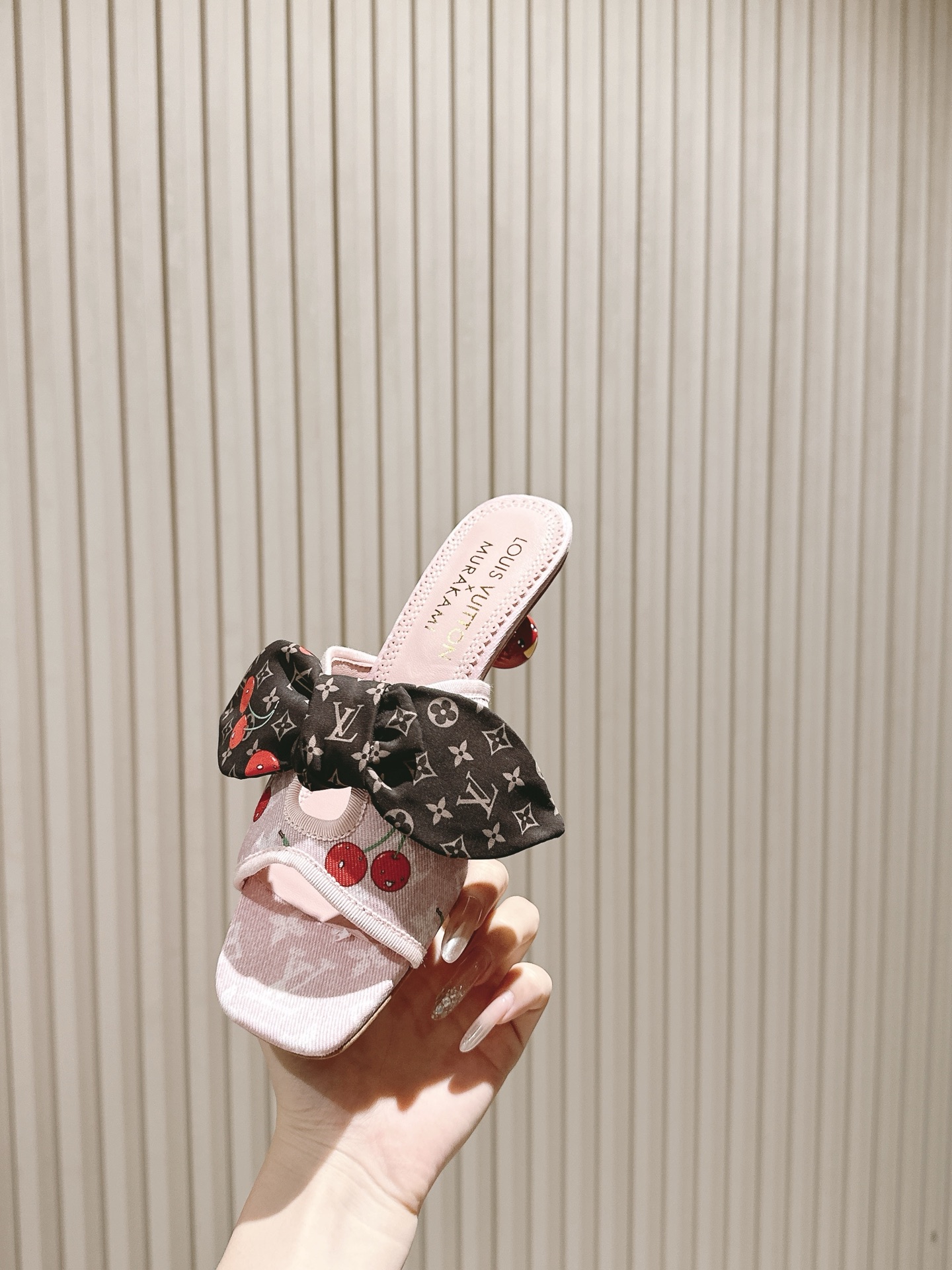 樱桃🍒跟  | ²⁰²5𝐬𝐬 🤍🤎
驴家早春新品🆕 new arrival～LV春夏玛丽珍鞋，也太出彩了
