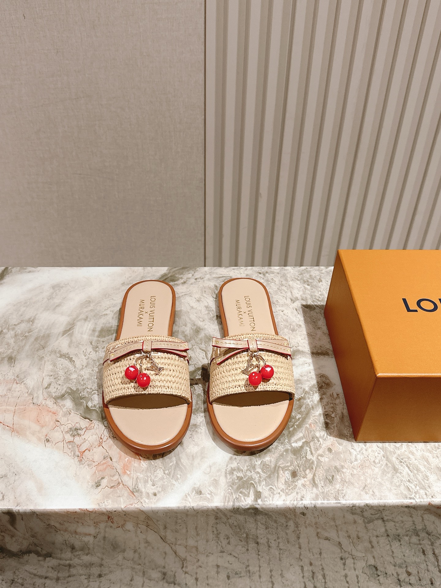 NO:468986,| 5 New arrival ~ LV spring and summer slippers are so outstanding!  Fashionable, sexy and comfortable, full of the full emotional value that beautiful summer shoes can give. The shoes are also very well-behaved and beautiful!  The upper is made of imported cowhide print, sheepskin inner lining, and genuine leather sole!  size 35-41 40 41 Customized Height Flat Bottom Full set of counters in simultaneous packaging!  , slippers, louis vuitton, louis vuitton, louis vuitton, slippers, cowhide, sheepskin, Leather soles19860909| 5 驴家早春新品 new arrival～LV春夏拖鞋,也太出彩了！时尚性感舒适,拉满了夏日美鞋能给的满分情绪价值.鞋的造型也很乖巧好看呀！ 鞋面选用进口牛皮印花,羊皮内里,真皮大底！ size 35-41 40 41定制 高度平底 全套专柜同步包装！,拖鞋,louis vuitton,louis vuitton,louis vuitton,slippers,cowhide,sheepskin,Leather soles,Women's Shoes