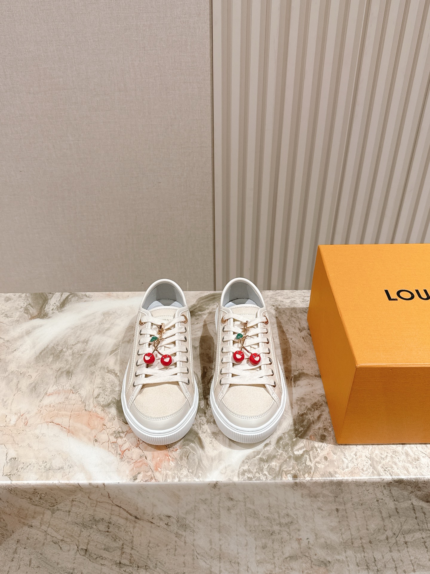 NO:486194,Top version of 50 LV purchasing grade new colors are available in stock!  Classic Donkey Family full series!  LVTrainer PVC sneakers, every style and color matching is great!  Trainer's feet feel really good, full of surprises and silver updates, and Xiaohongshu Internet celebrity couples are starting to show!  The fabric is made of the same material as the original, and the original version compares each detail one by one!  Various leather TPU cloths, super complex splicing, TPU original bottom, purchasing level, not ordinary material!  Code Number Women 35-41 Delivery counter synchronizes the full package!  , casual shoes / sneakers, louis vuitton, louis vuitton, louis vuitton, louis vuitton, sneakers19860909顶级版本扣子50  LV代购级新色现货供应！经典驴家全系列！LVTrainer PVC 运动鞋, 每个款式配色都很赞！Trainer的脚感真的非常不错,惊喜满满银色不断更新,小红书网红情侣纷纷开秀！ 面料选用原版完全一样材质做工细节,原版一比一对比每个细节！各种皮面TPU 布 超复杂拼接 TPU原版大底,代购级别,不是普通材质哦！ 码数女35-41 配送专柜同步全套包装！,休闲鞋/运动鞋,louis vuitton,louis vuitton,louis vuitton,sneakers,Women's Shoes