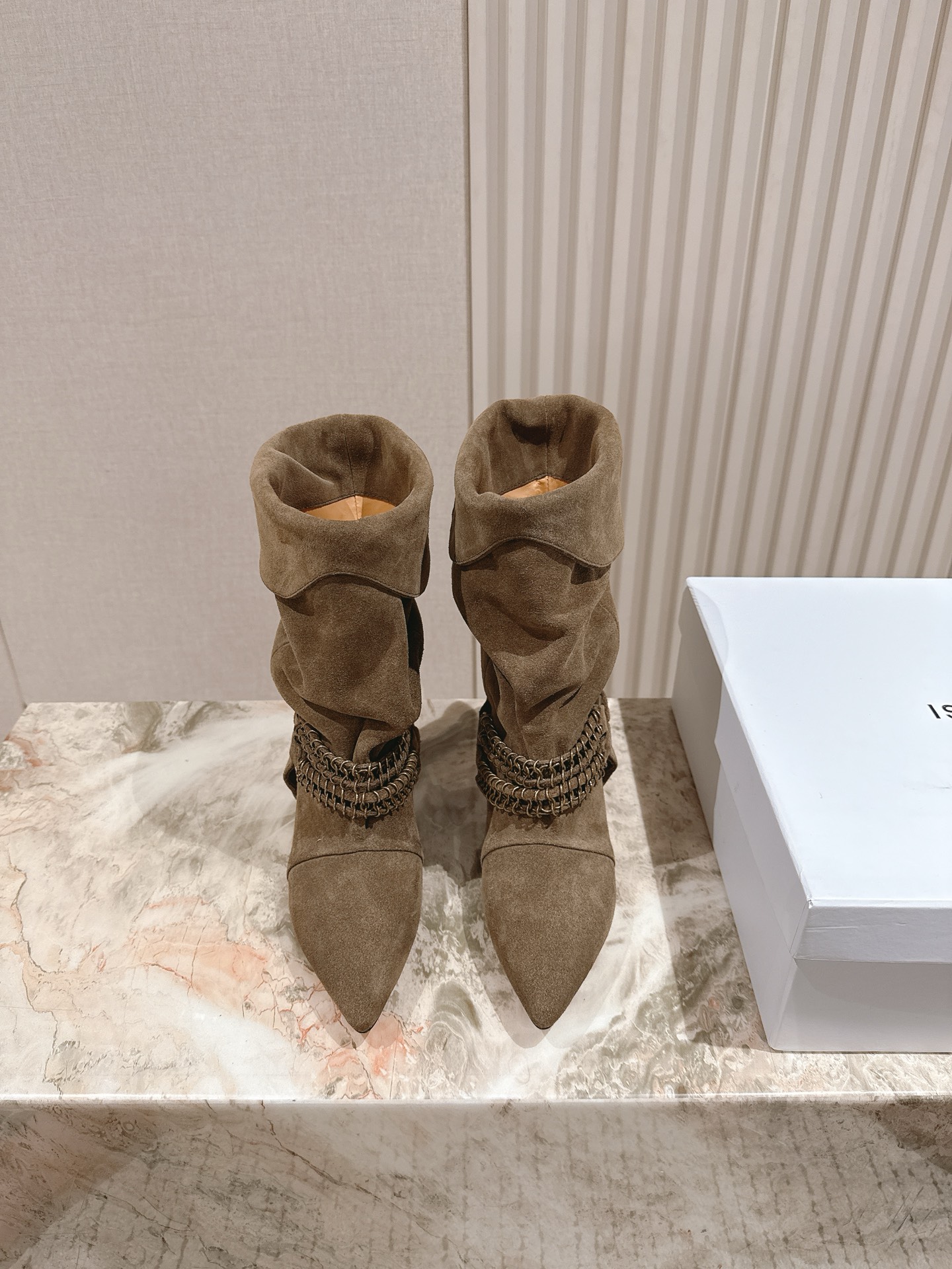 NO:439651,| 5 Isabel Marant niche brand chain point-toe boots, heightened Martin boots. This pair of rick owens Martin boots are really super good-looking. If you can buy them, you will make a profit. It is a perfect versatile artifact!  Code count 35-41 4041 customized!  ,boots,boots19860909| 5  Isabel marant小众品牌款链条尖头靴,增高马丁靴 这双 rick owens 的马丁靴真的超级好看,能买到就是赚到 妥妥的百搭神器 ！ 码数35-41 4041定制！,靴子,boots,Women's Shoes