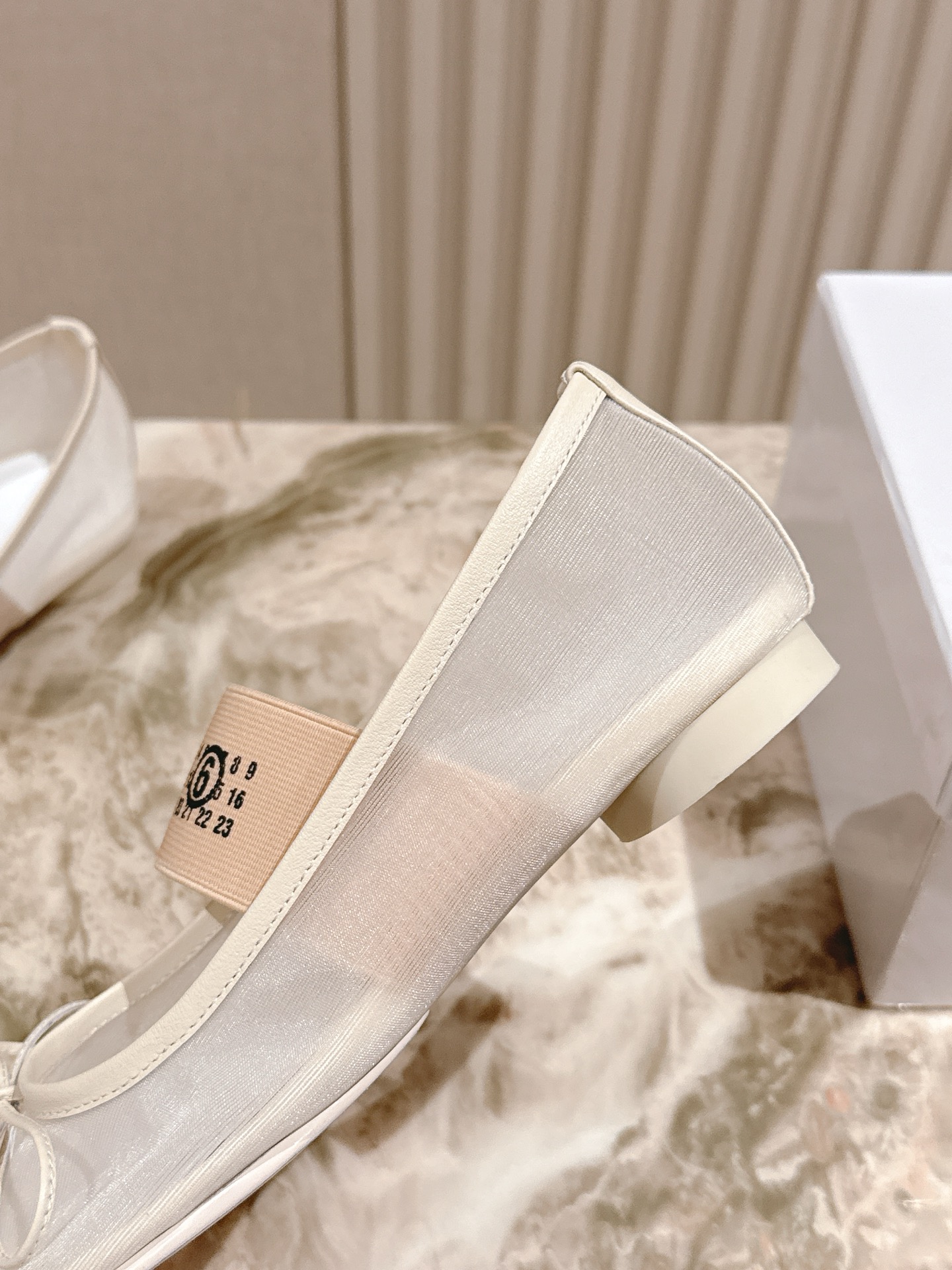 Innovative Fashion: MM6 Maison Margiela’s Experimental Style and High-Quality Materials - 图片 5
