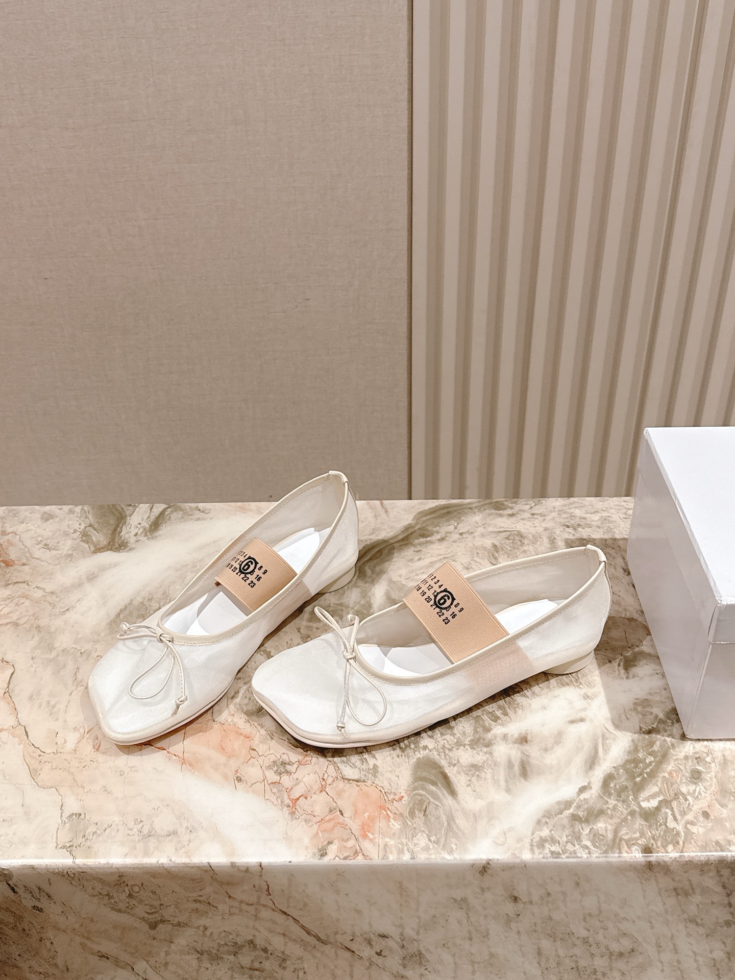 Innovative Fashion: MM6 Maison Margiela’s Experimental Style and High-Quality Materials - 图片 2