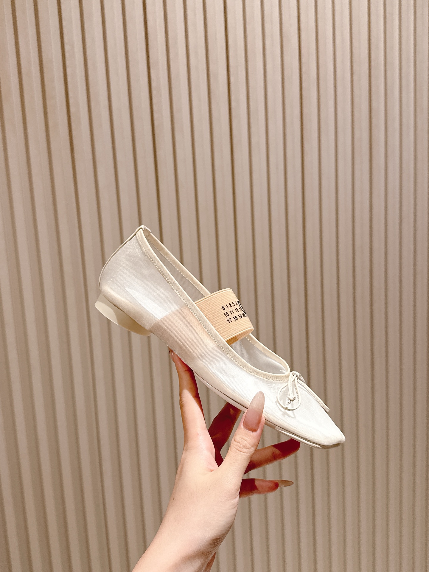 Innovative Fashion: MM6 Maison Margiela’s Experimental Style and High-Quality Materials - 图片 7