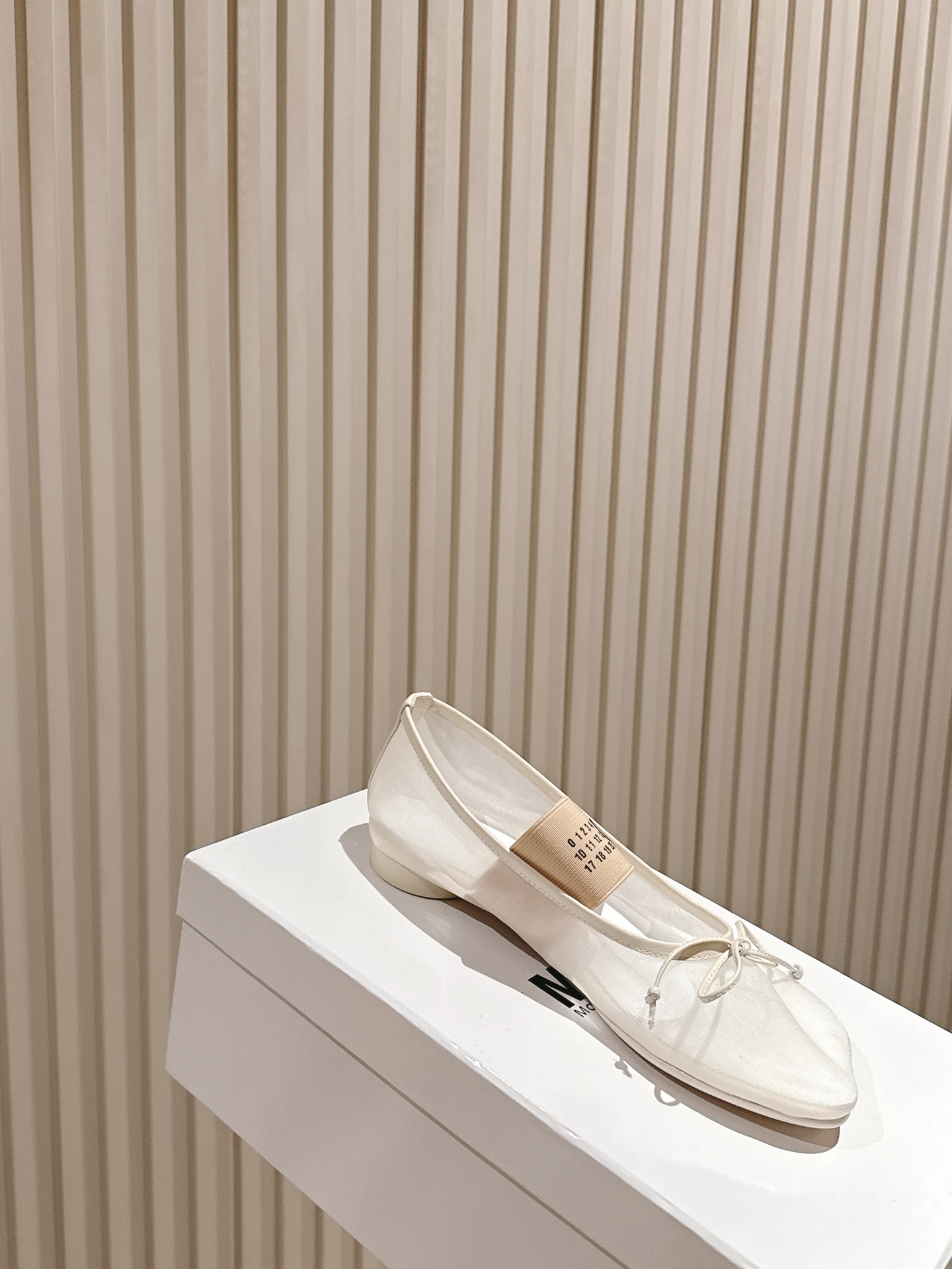 Innovative Fashion: MM6 Maison Margiela’s Experimental Style and High-Quality Materials - 图片 9