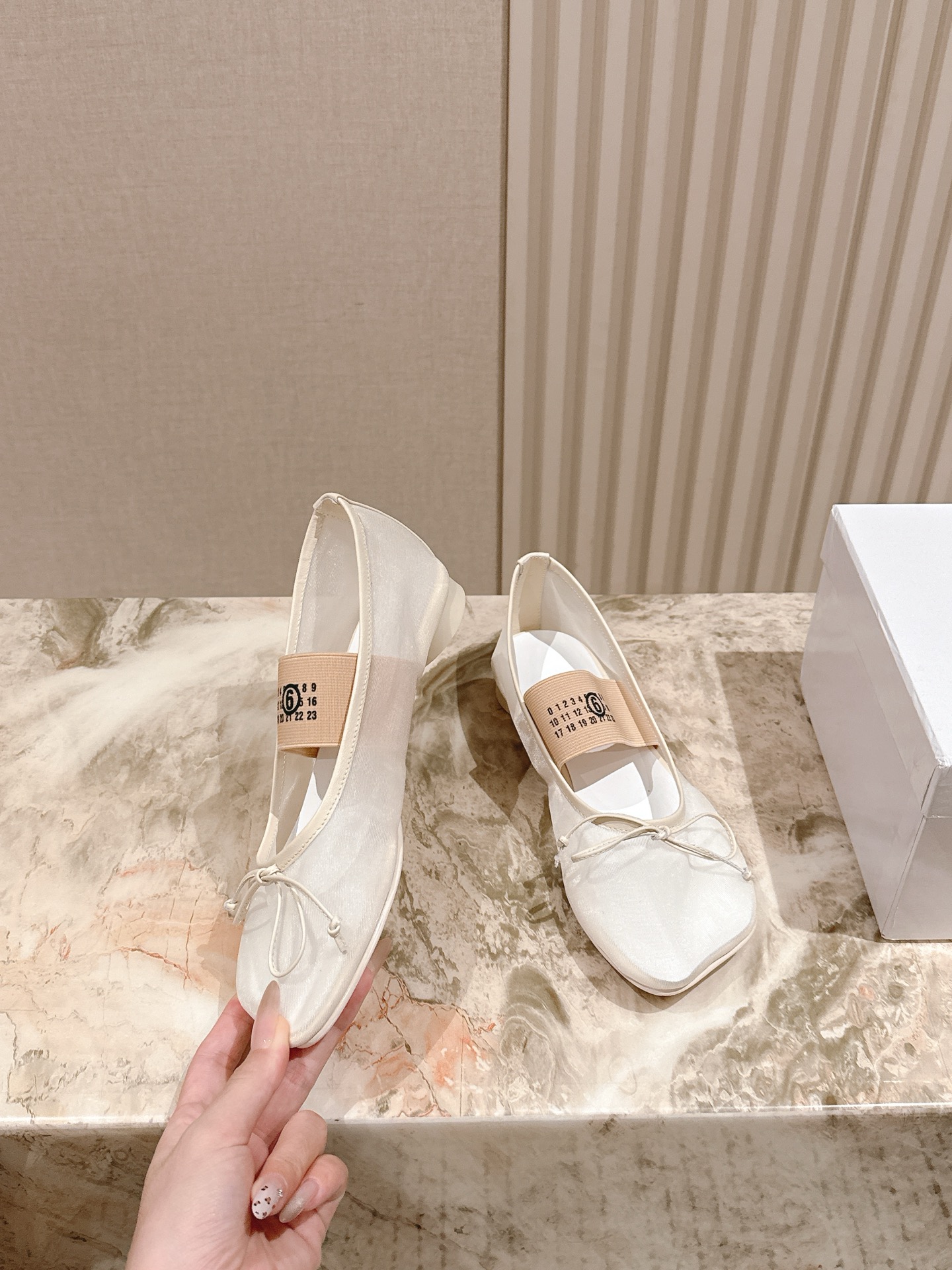 Innovative Fashion: MM6 Maison Margiela’s Experimental Style and High-Quality Materials - 图片 3