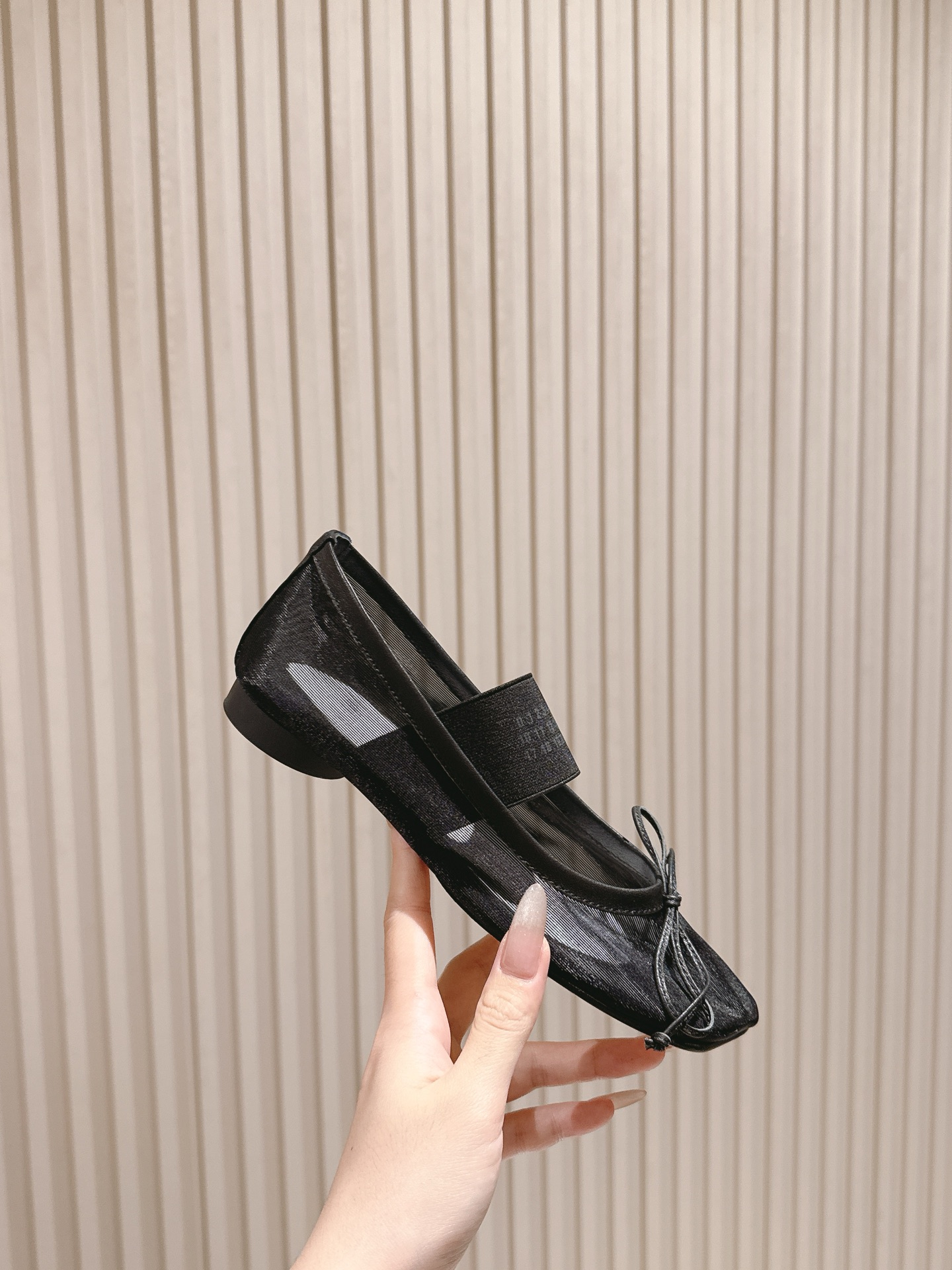 Innovative Fashion: MM6 Maison Margiela’s Experimental Style with High-Temperature Hand-Weaving Strips - 图片 7
