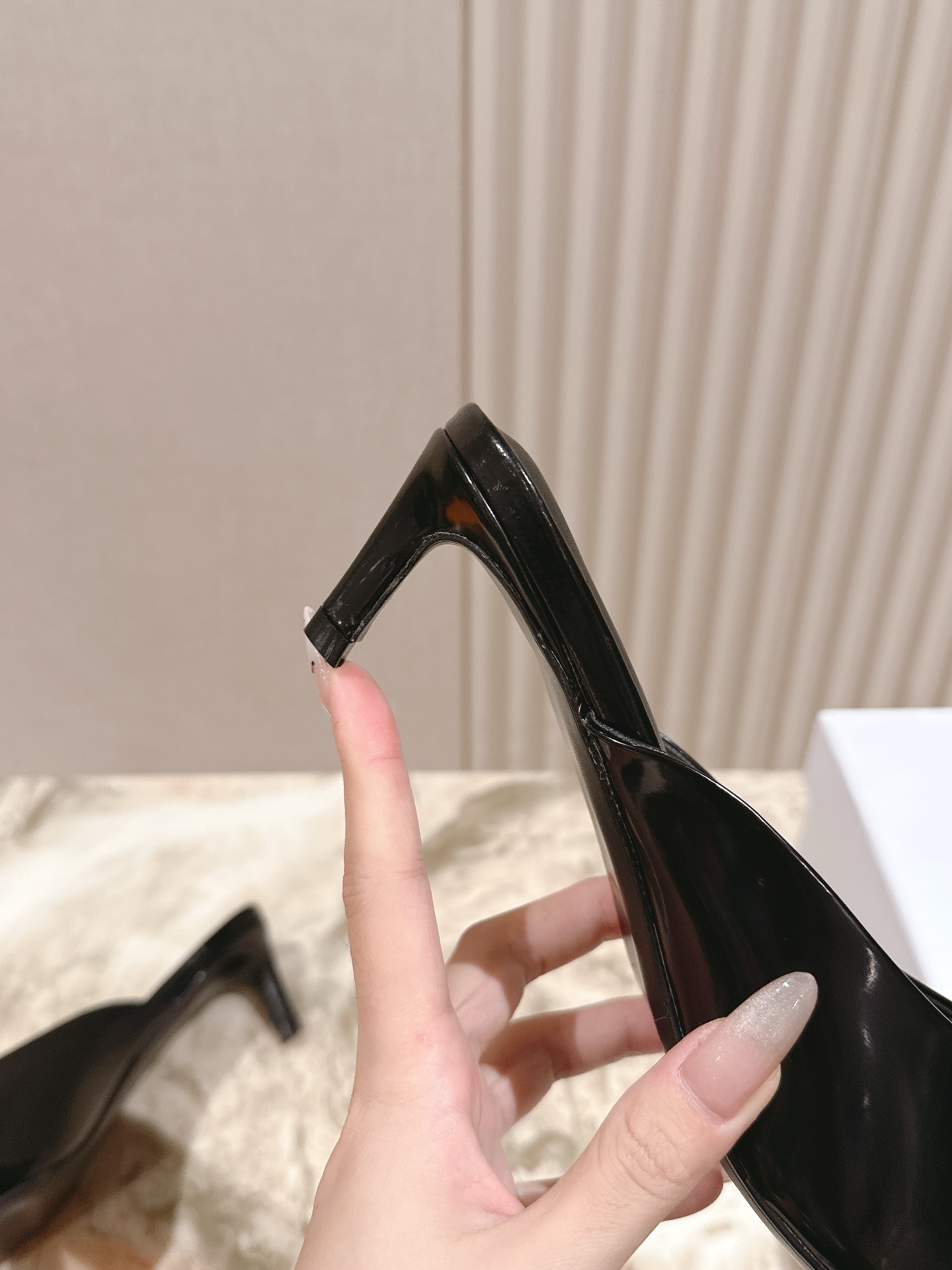 CELINE Summer Cowboy Bouquet: Silver-Head Heels and Classic French Aesthetic - 图片 4