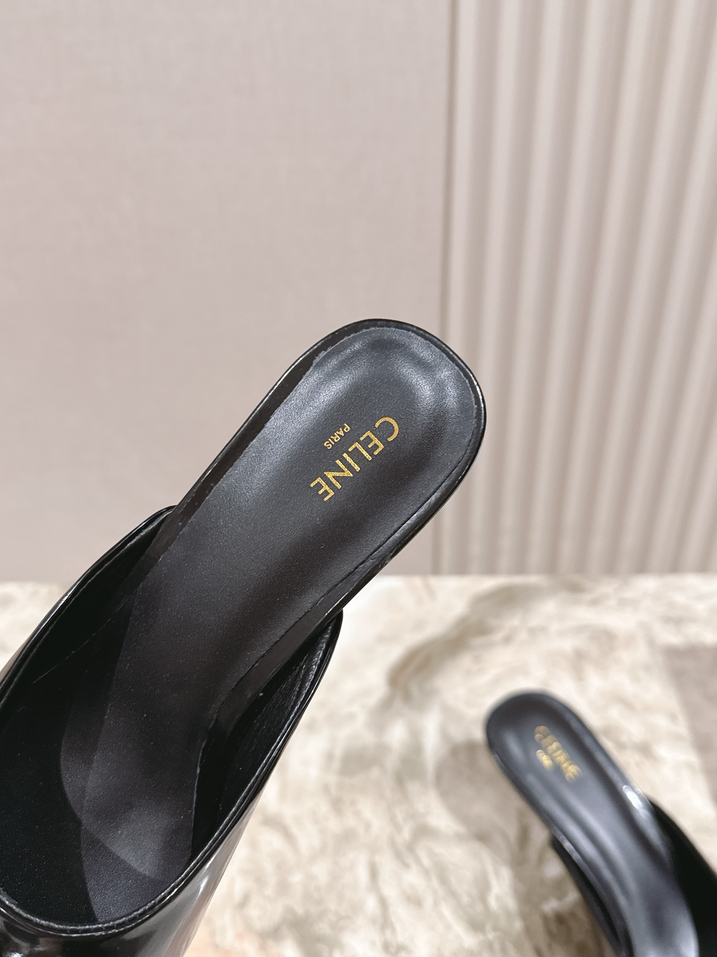 CELINE Summer Cowboy Bouquet: Silver-Head Heels and Classic French Aesthetic - 图片 3