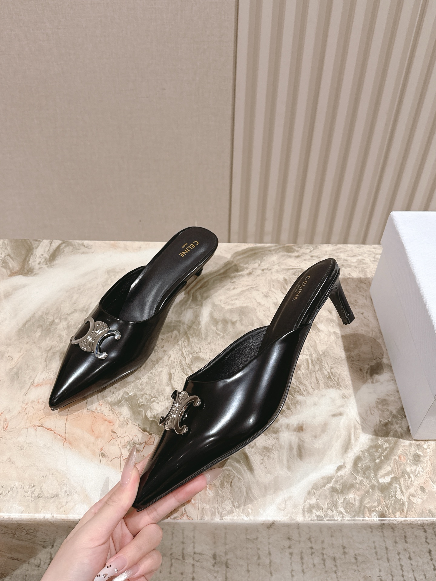 CELINE Summer Cowboy Bouquet: Silver-Head Heels and Classic French Aesthetic - 图片 1