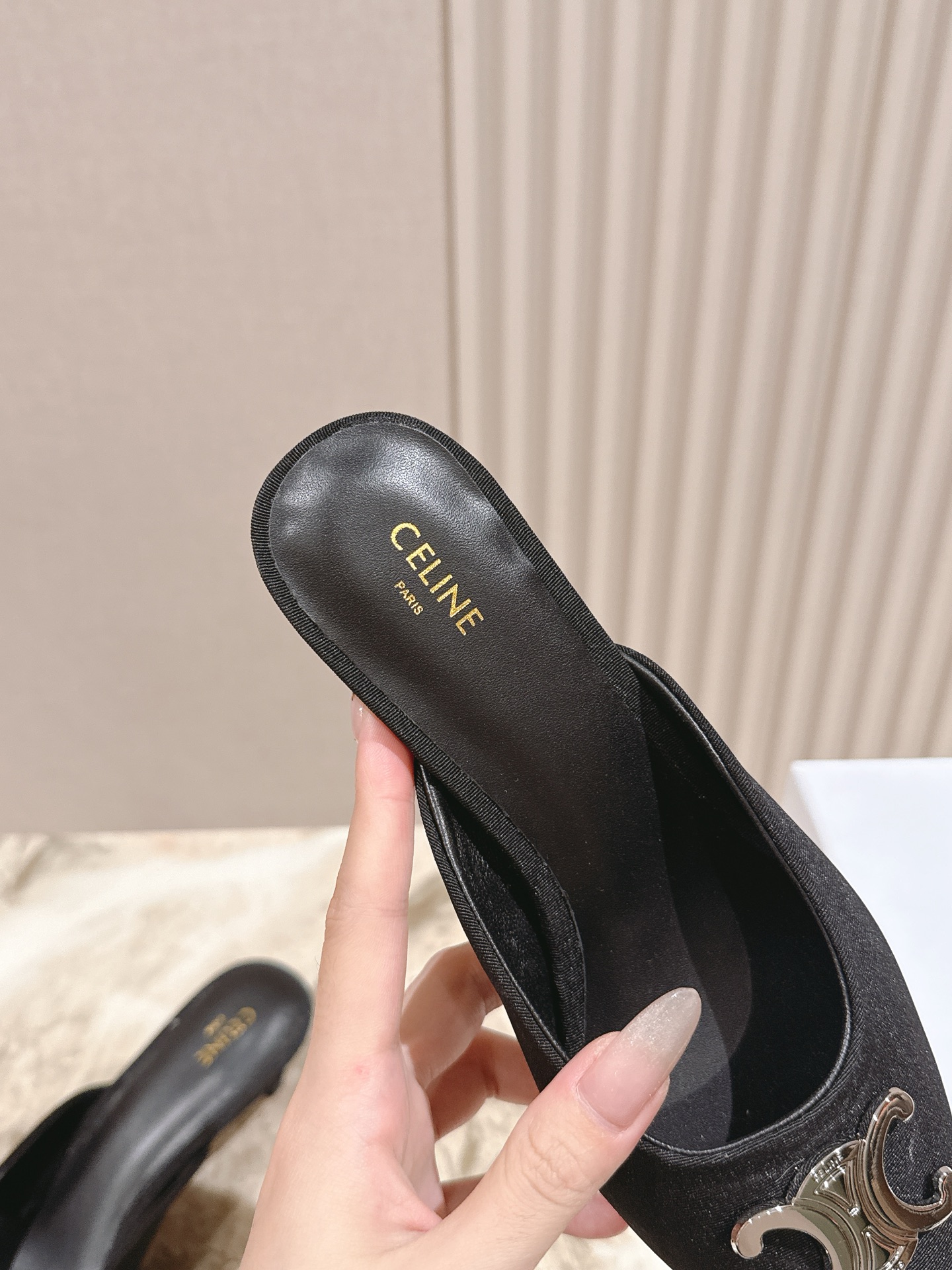 CELINE Summer Cowboy Bouquet: Silver-Head Heels and Classic French Aesthetics - 图片 3