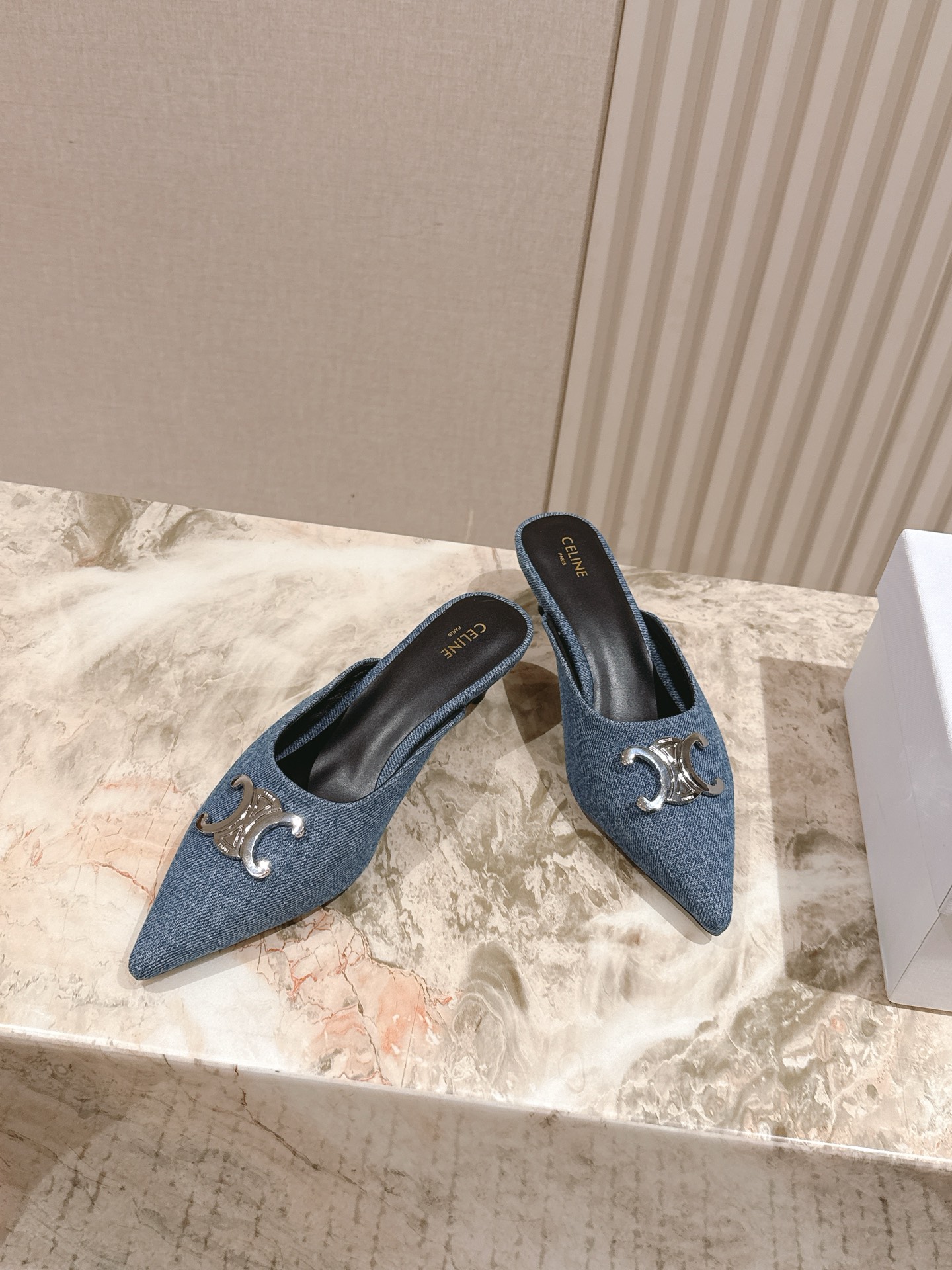 CELINE Summer Cowboy Bouquet: New Silver-Head Heels and Classic French Aesthetic Styles - 图片 2