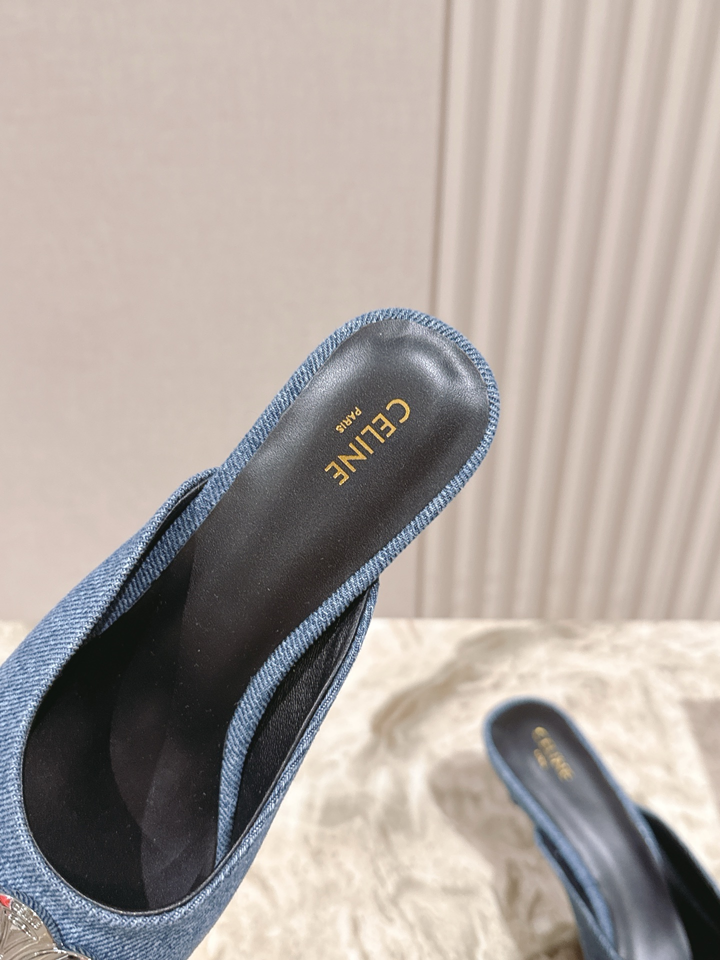 CELINE Summer Cowboy Bouquet: New Silver-Head Heels and Classic French Aesthetic Styles - 图片 3