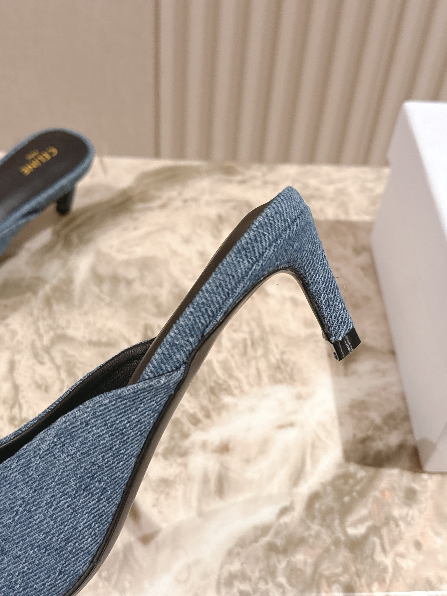 CELINE Summer Cowboy Bouquet: New Silver-Head Heels and Classic French Aesthetic Styles - 图片 4