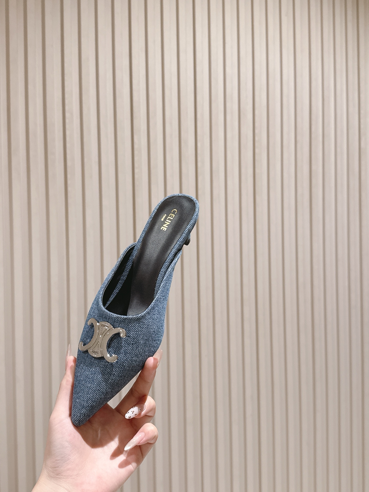 CELINE Summer Cowboy Bouquet: New Silver-Head Heels and Classic French Aesthetic Styles - 图片 8