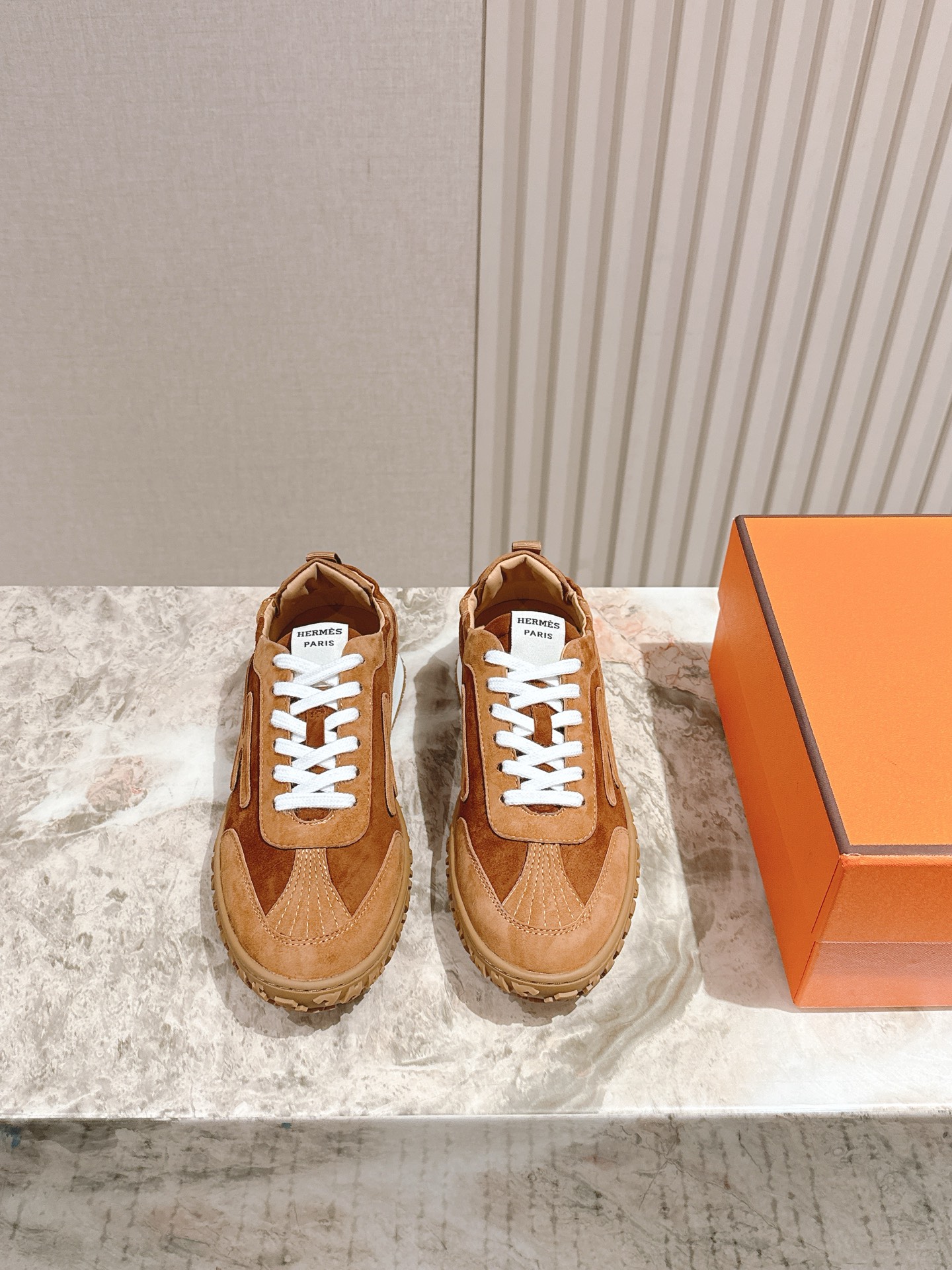 NO:447907,Couple style men's 10 | 5 H Home New Sports Shoes for Four Seasons H Home Heros New Sports Shoes Simple upper cowhide leather beef tendon surface, light, comfortable and breathable!  Full of sportiness!  Top quality size 35-45 couple outfits, full set of counter synchronous gift box packaging!  , casual shoes/sports shoes, sneakers, cowhide19860909情侣款男10 | 5 H家 四季新品运动鞋 H家 heros 运动鞋新品 简约鞋面牛皮牛筋面,轻盈舒适透气！运动感十足！顶级精品size 35-45情侣装 全套专柜同步礼盒包装！,休闲鞋/运动鞋,sneakers,cowhide,Women's Shoes